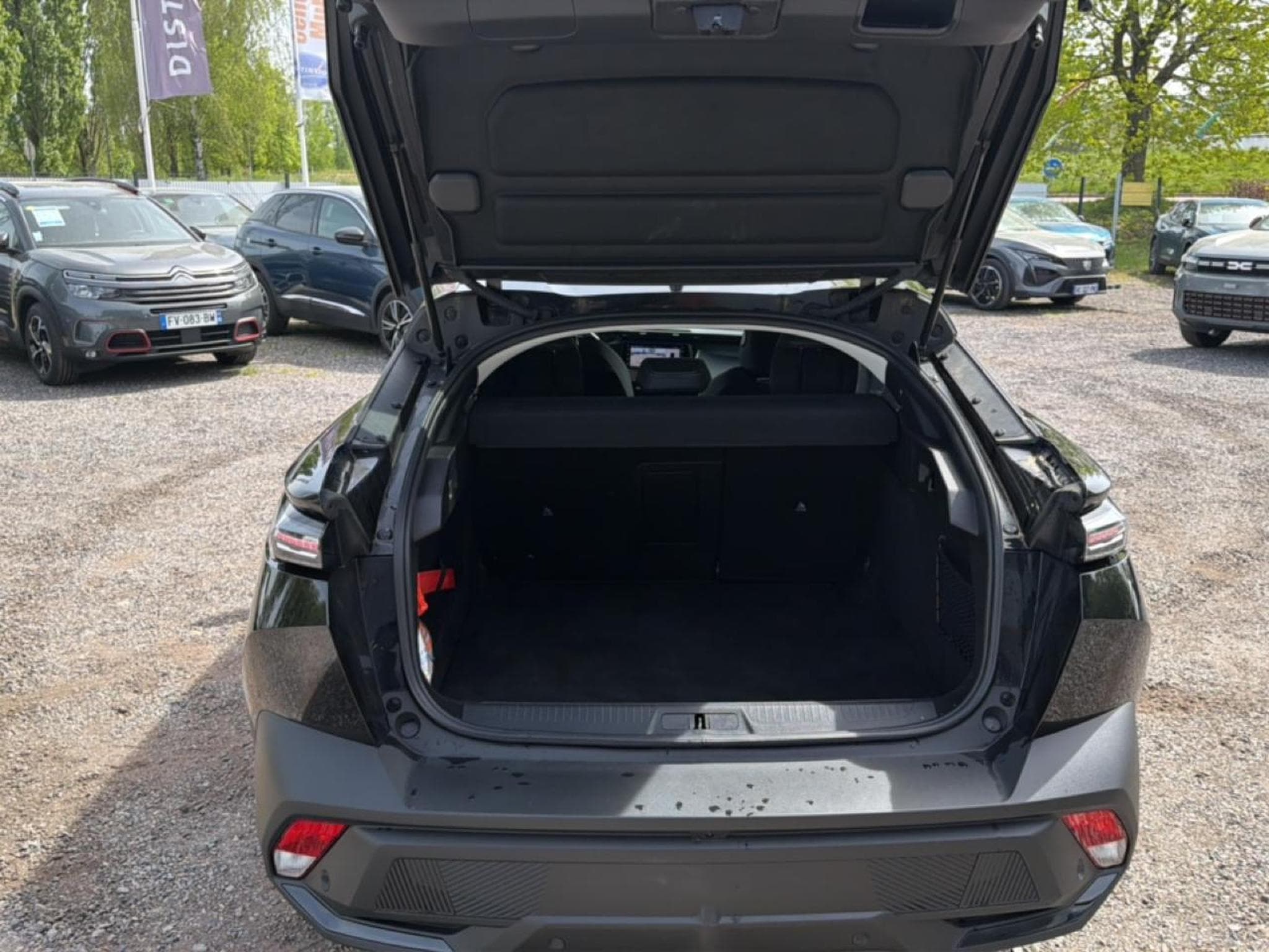 Peugeot 408 HYBRID 136 ALLURE E-DCS6 (2024) - Foto 15