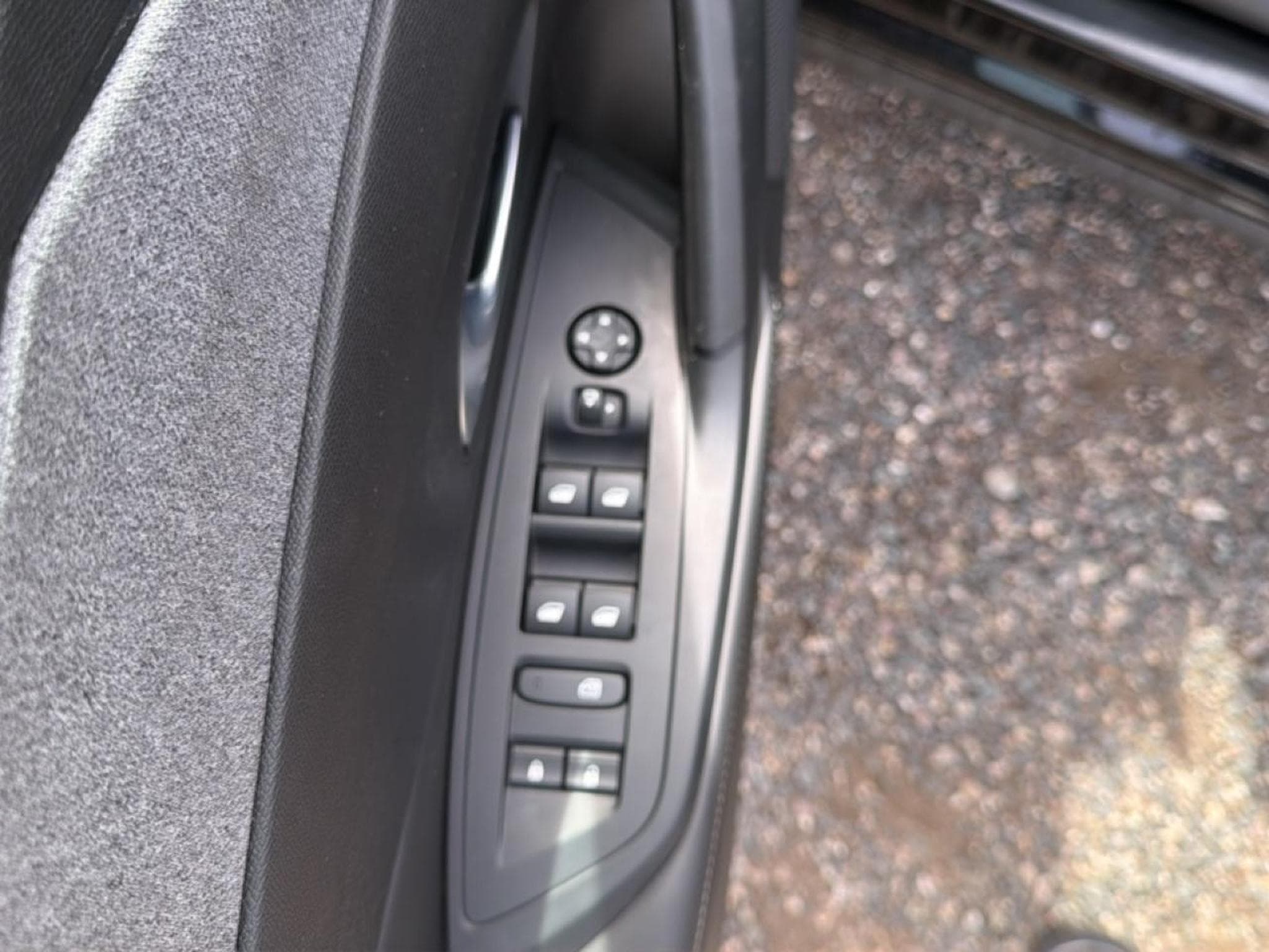 Peugeot 408 HYBRID 136 ALLURE E-DCS6 (2024) - Foto 16