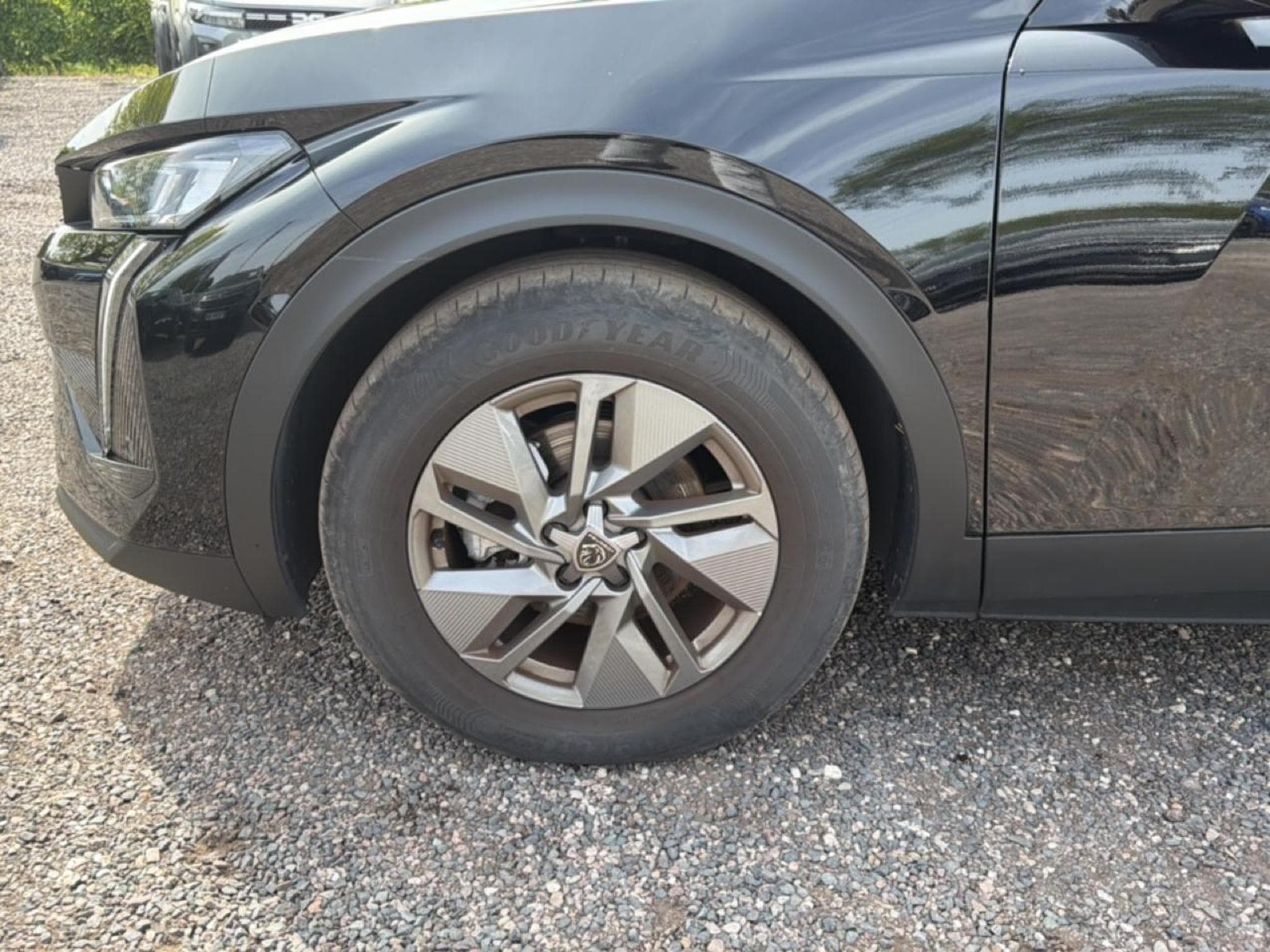 Peugeot 408 HYBRID 136 ALLURE E-DCS6 (2024) - Foto 9