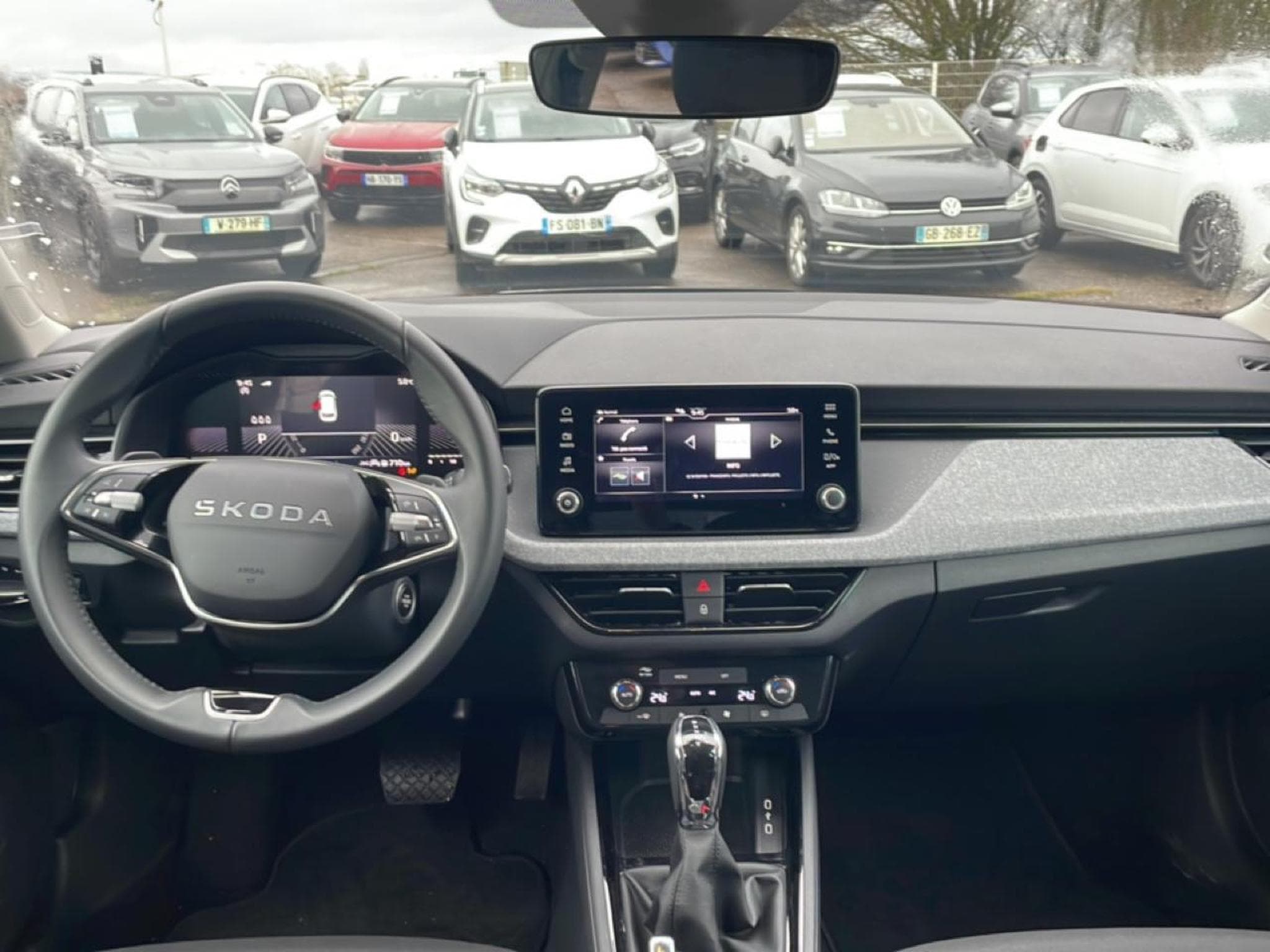 Skoda KAMIQ 1.0 TSI 116 SELECTION DSG7 (2025) - Foto 10