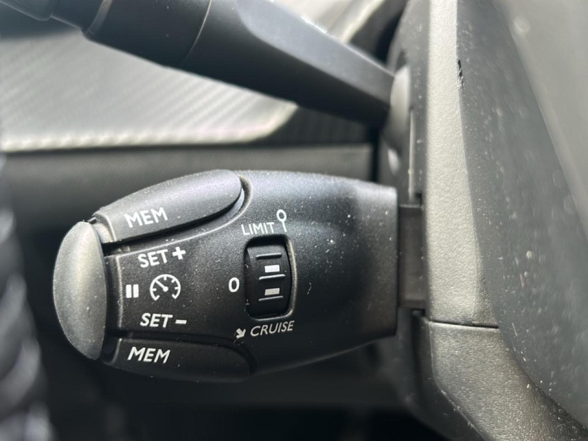 Peugeot 208 1.2 100 STYLE (2025) - Foto 18