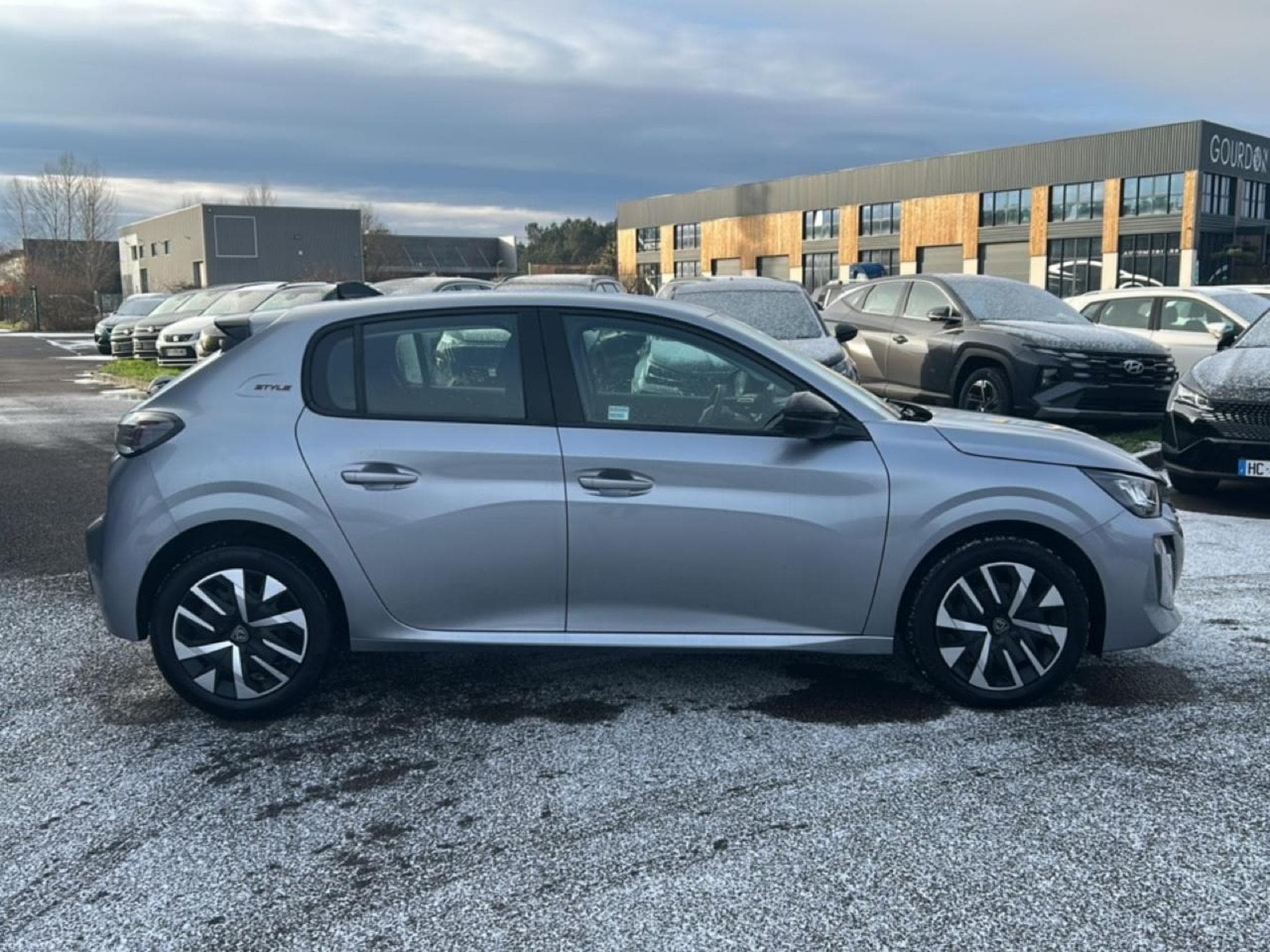 Peugeot 208 1.2 100 STYLE (2025) - Foto 4