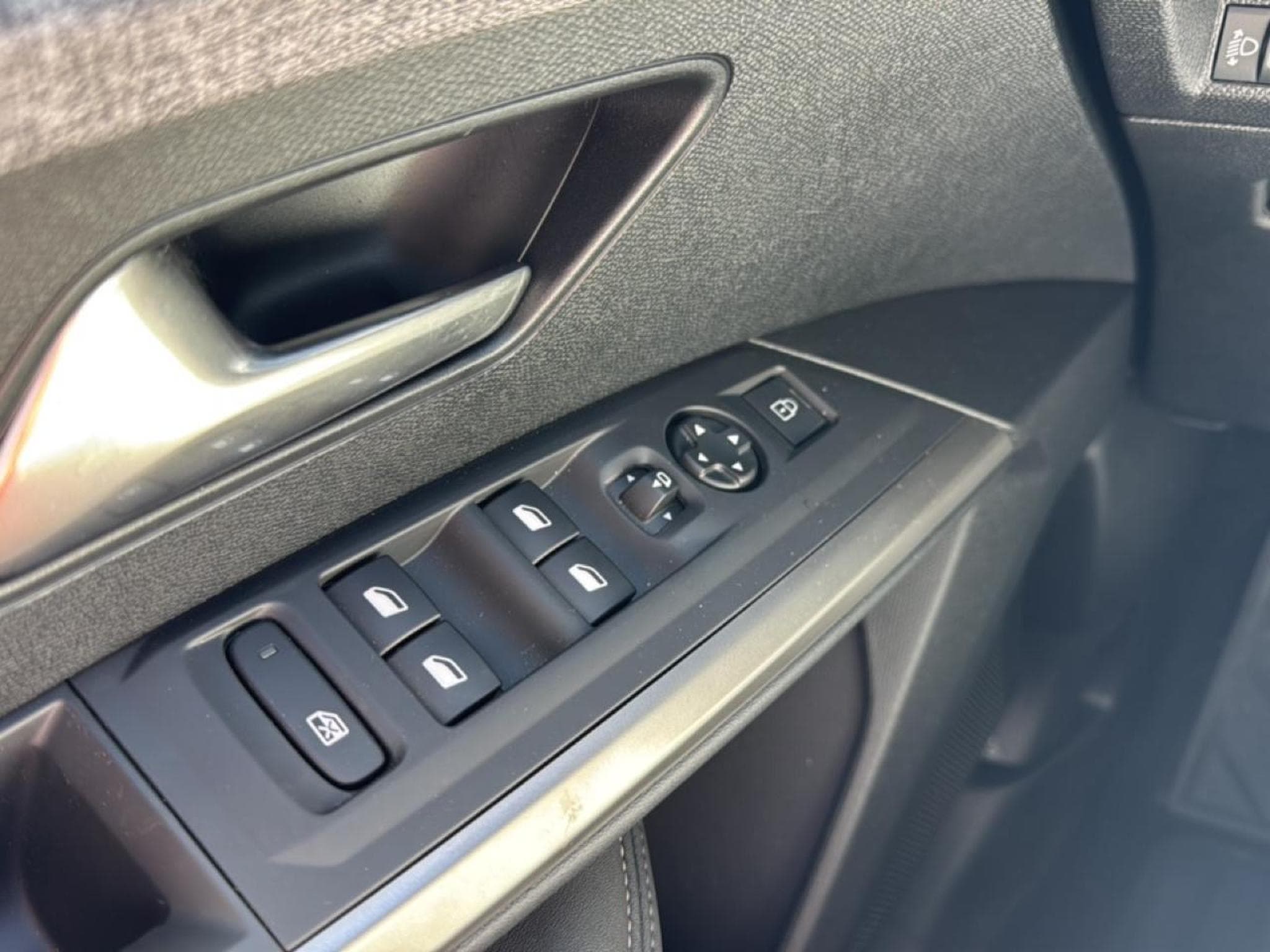 Peugeot 5008 HYBRID 145 ALLURE E-DCS6 (2025) - Foto 13