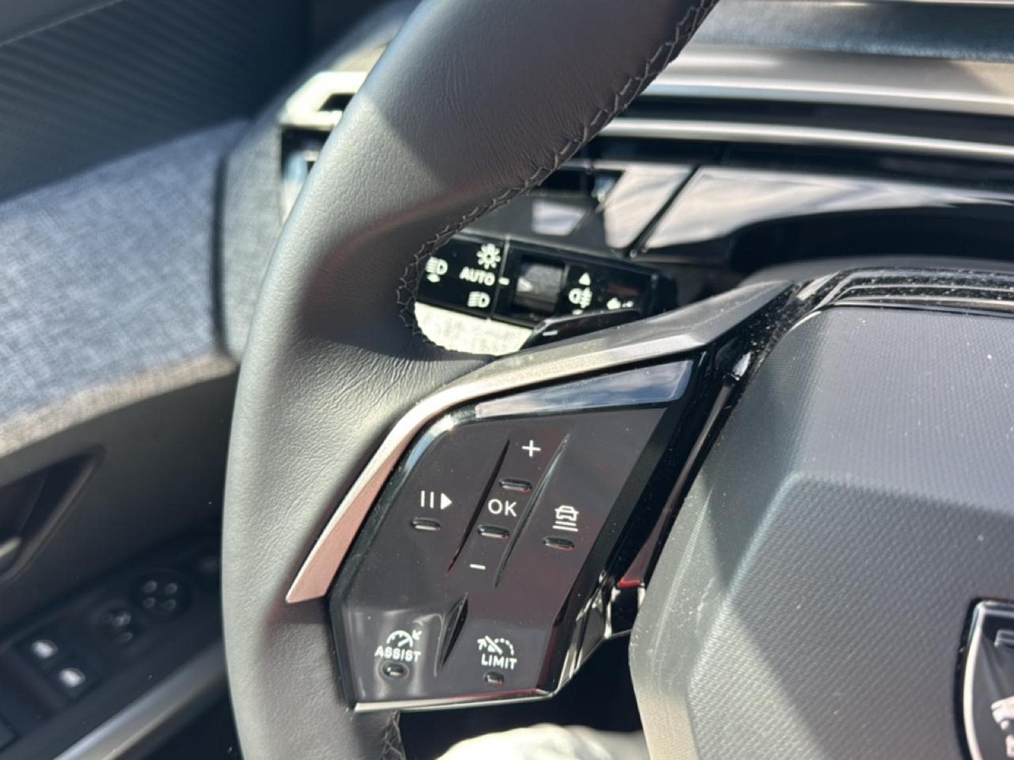 Peugeot 5008 HYBRID 145 ALLURE E-DCS6 (2025) - Foto 14
