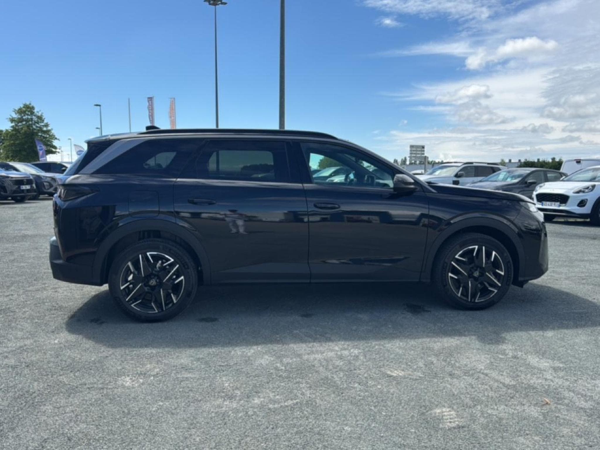 Peugeot 5008 HYBRID 145 ALLURE E-DCS6 (2025) - Foto 4