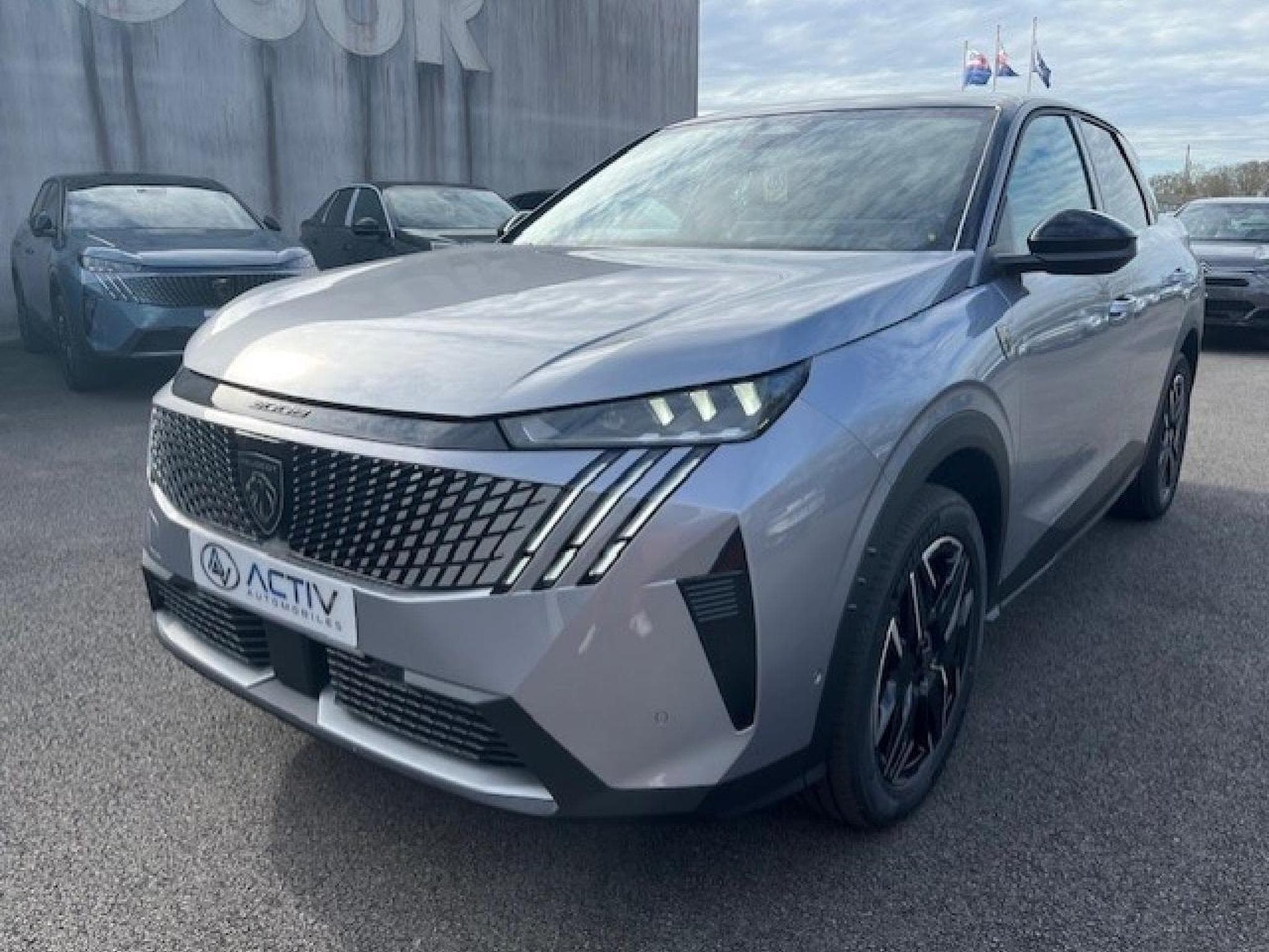 Peugeot 3008 1.2 HYBRID 136 GT E-DCS6 (2025) - Foto 1