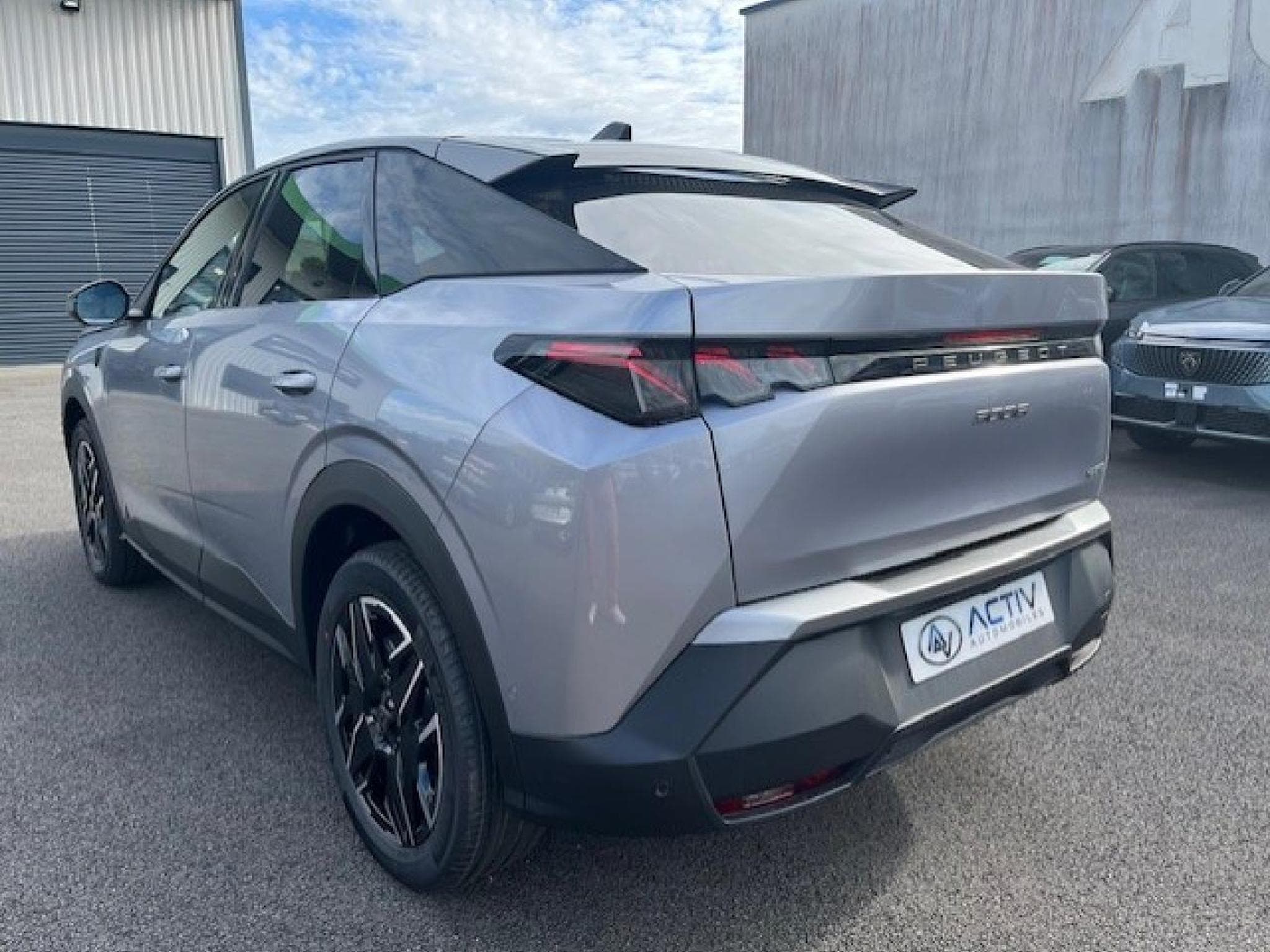Peugeot 3008 1.2 HYBRID 136 GT E-DCS6 (2025) - Foto 2