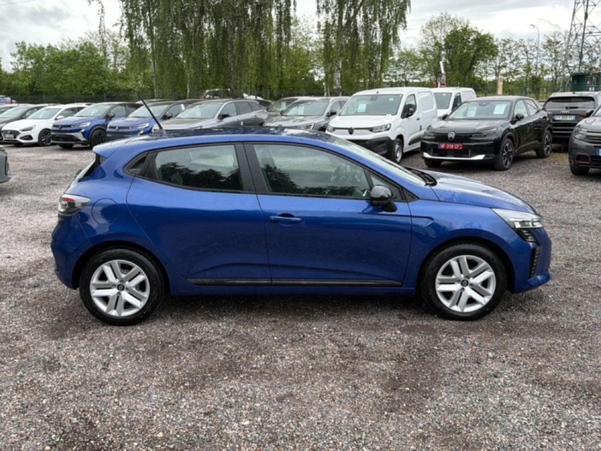 Renault CLIO V 1.0 TCE 90 EVOLUTION (2026) - Photo 4