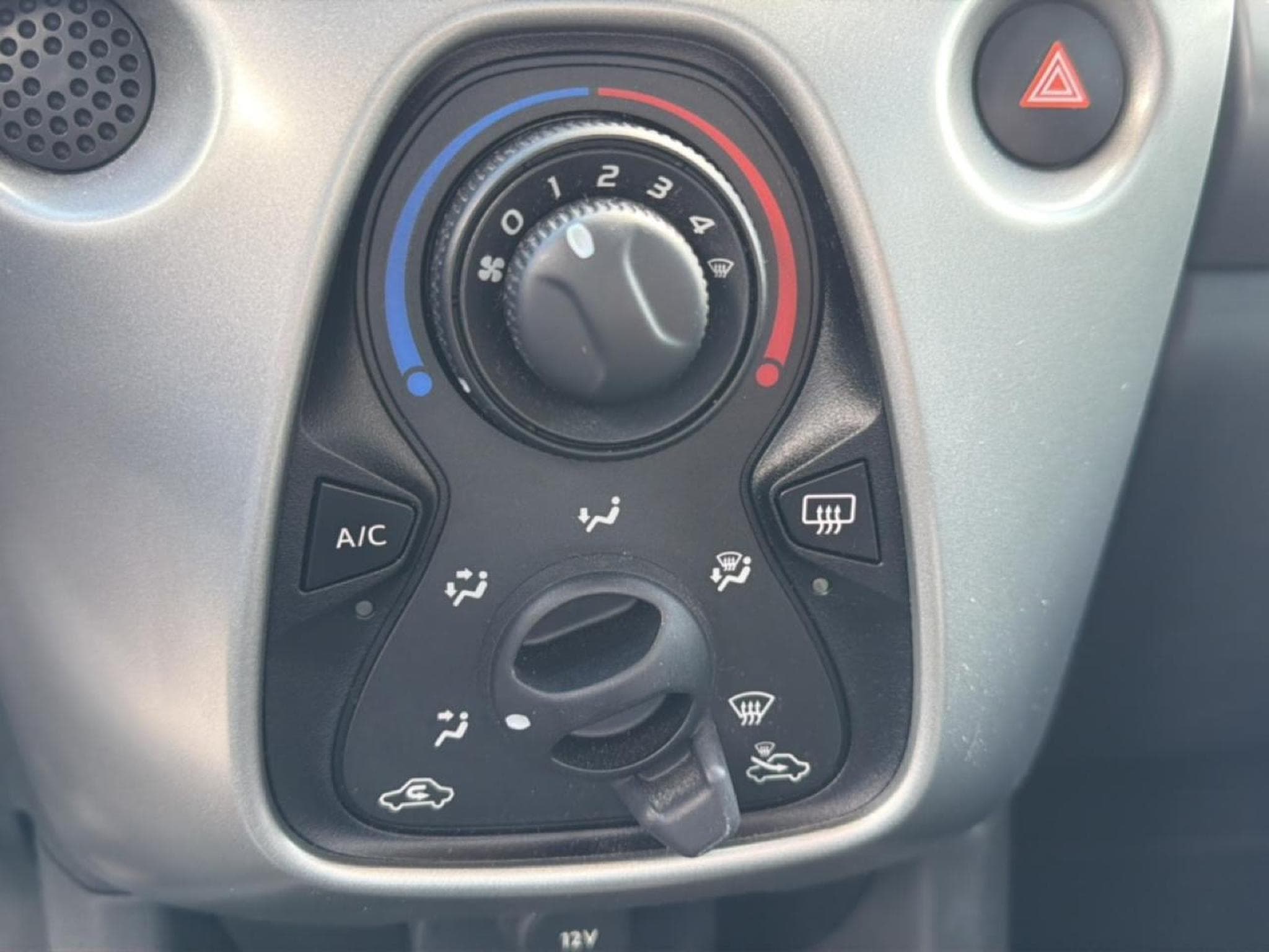 Citroen C1 VTI 68 FEEL 3P (2015) - Photo 16