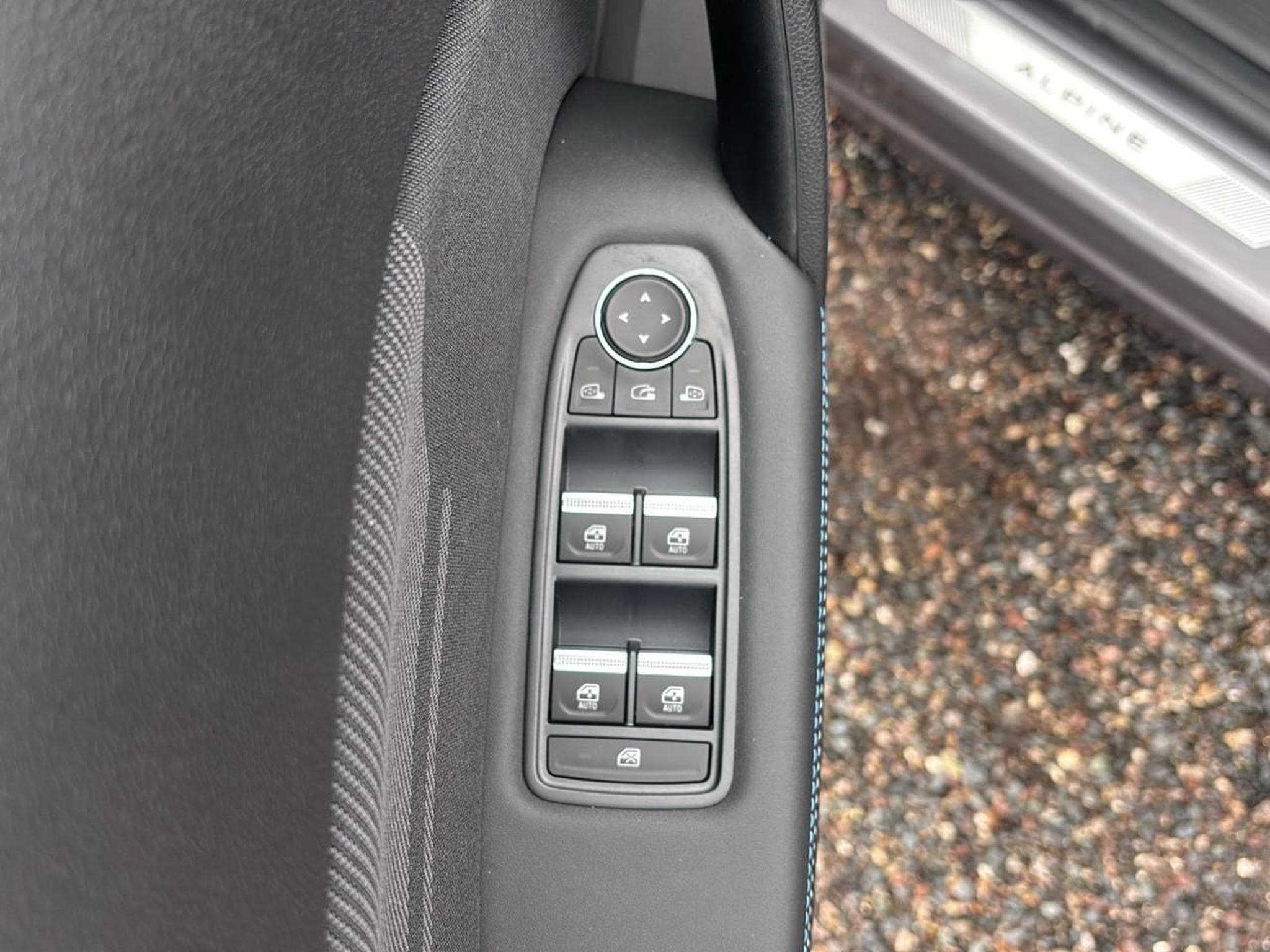 Renault CAPTUR II 1.8 E-TECH FULL HYBRID 160 ESPRIT ALPINE (2025) - Photo 11