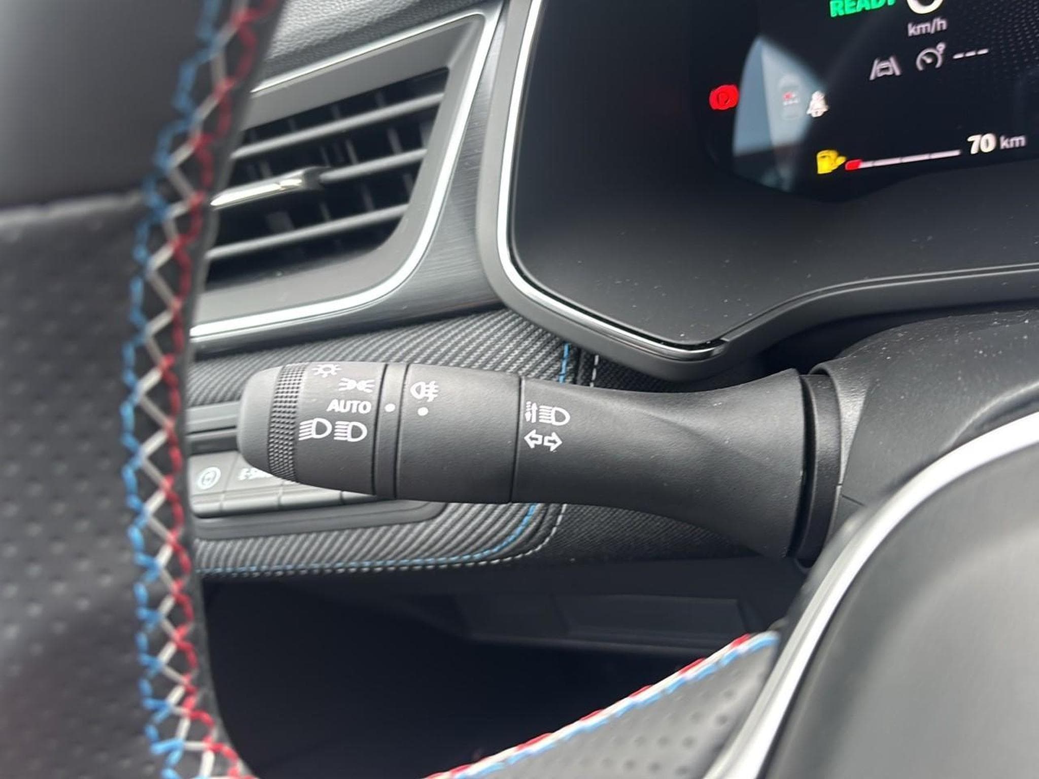 Renault CAPTUR II 1.8 E-TECH FULL HYBRID 160 ESPRIT ALPINE (2025) - Photo 17