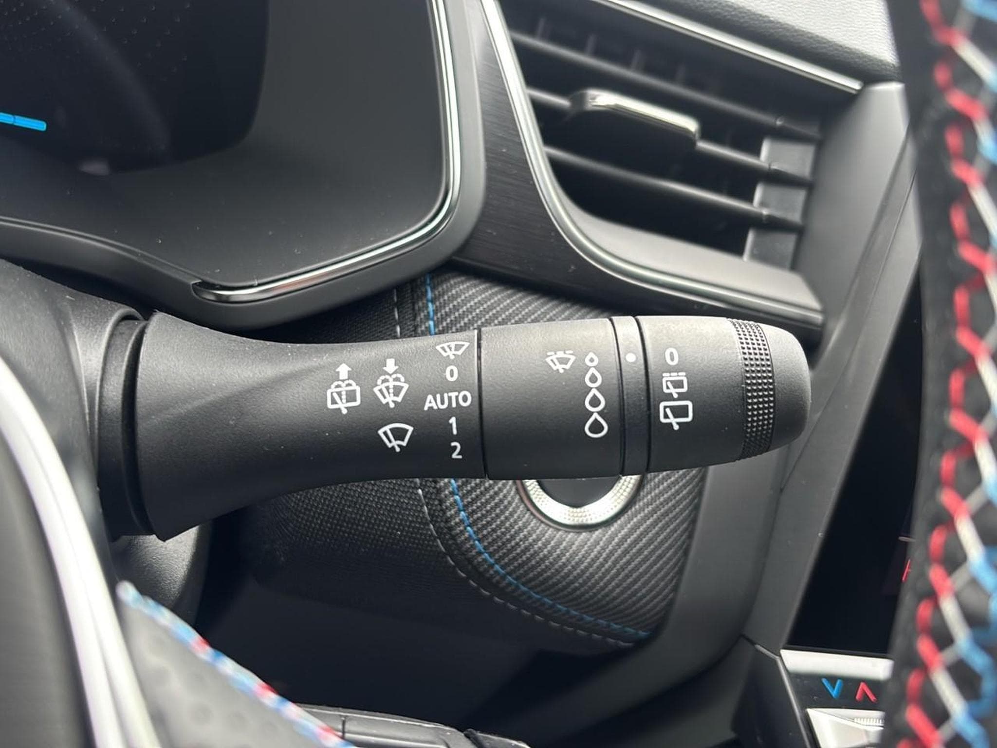 Renault CAPTUR II 1.8 E-TECH FULL HYBRID 160 ESPRIT ALPINE (2025) - Photo 18