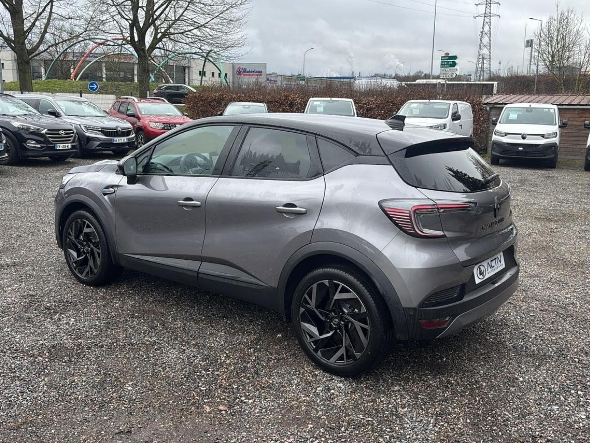 Renault CAPTUR II 1.8 E-TECH FULL HYBRID 160 ESPRIT ALPINE (2025) - Photo 7