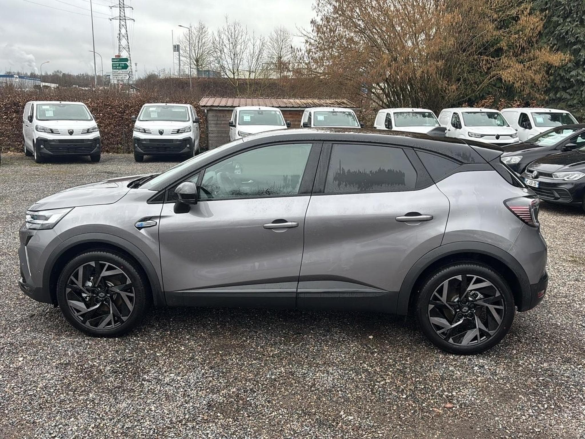 Renault CAPTUR II 1.8 E-TECH FULL HYBRID 160 ESPRIT ALPINE (2025) - Photo 8
