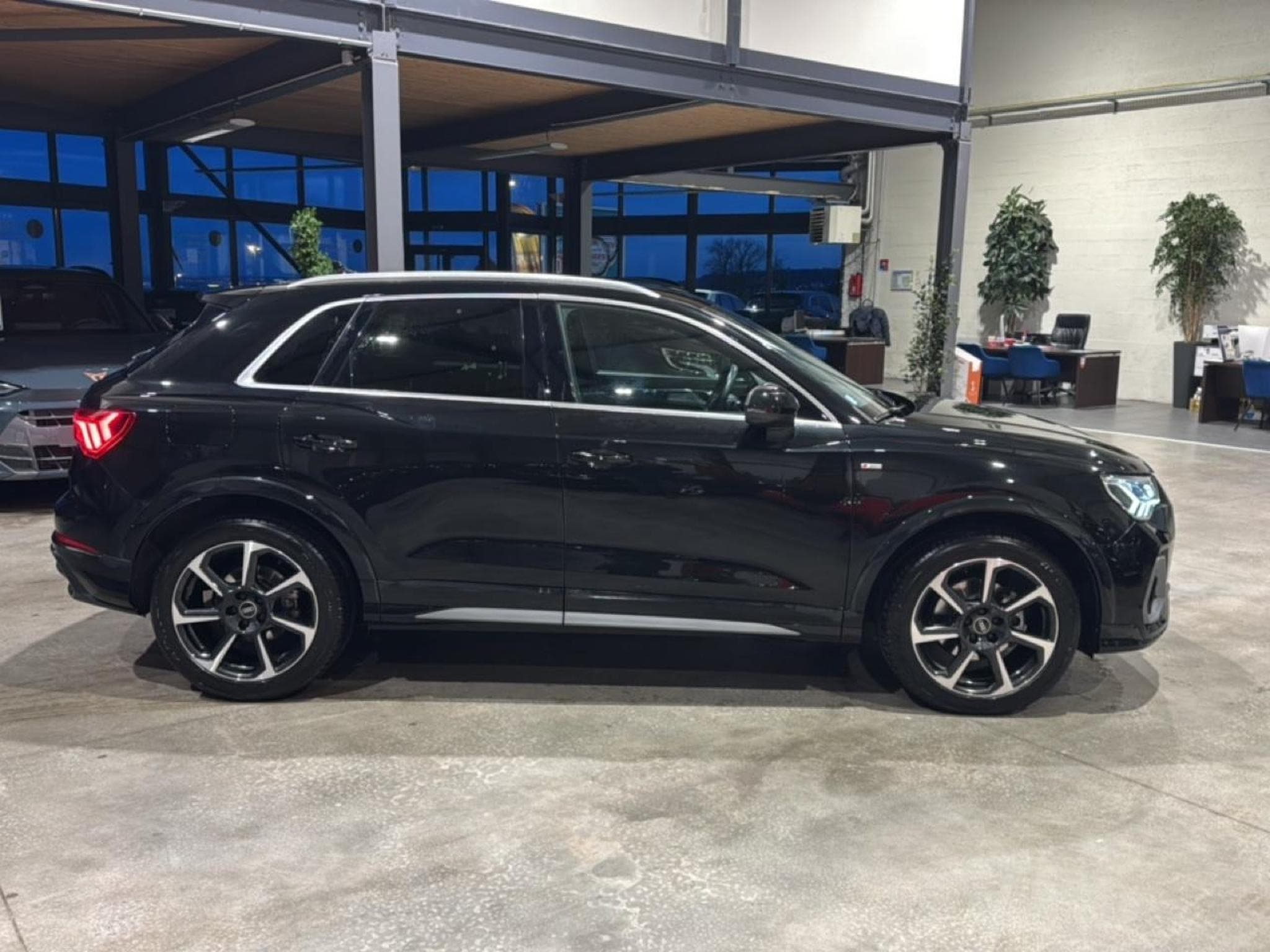 Audi Q3 35 TDI 150 S EDITION S TRONIC 7 (2021) - Photo 4