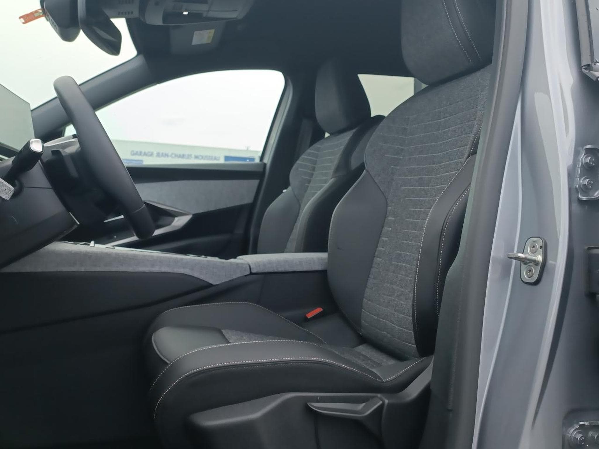 Peugeot 5008 HYBRID 145 ALLURE E-DCS6 (2025) - Photo 10