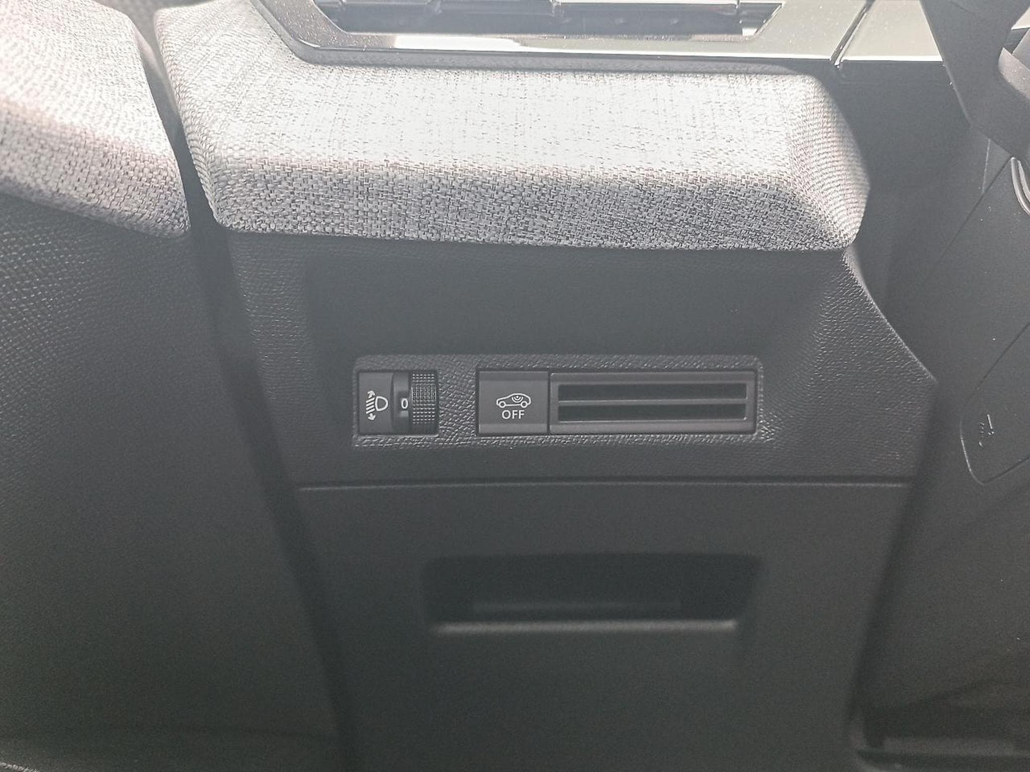 Peugeot 5008 HYBRID 145 ALLURE E-DCS6 (2025) - Photo 12