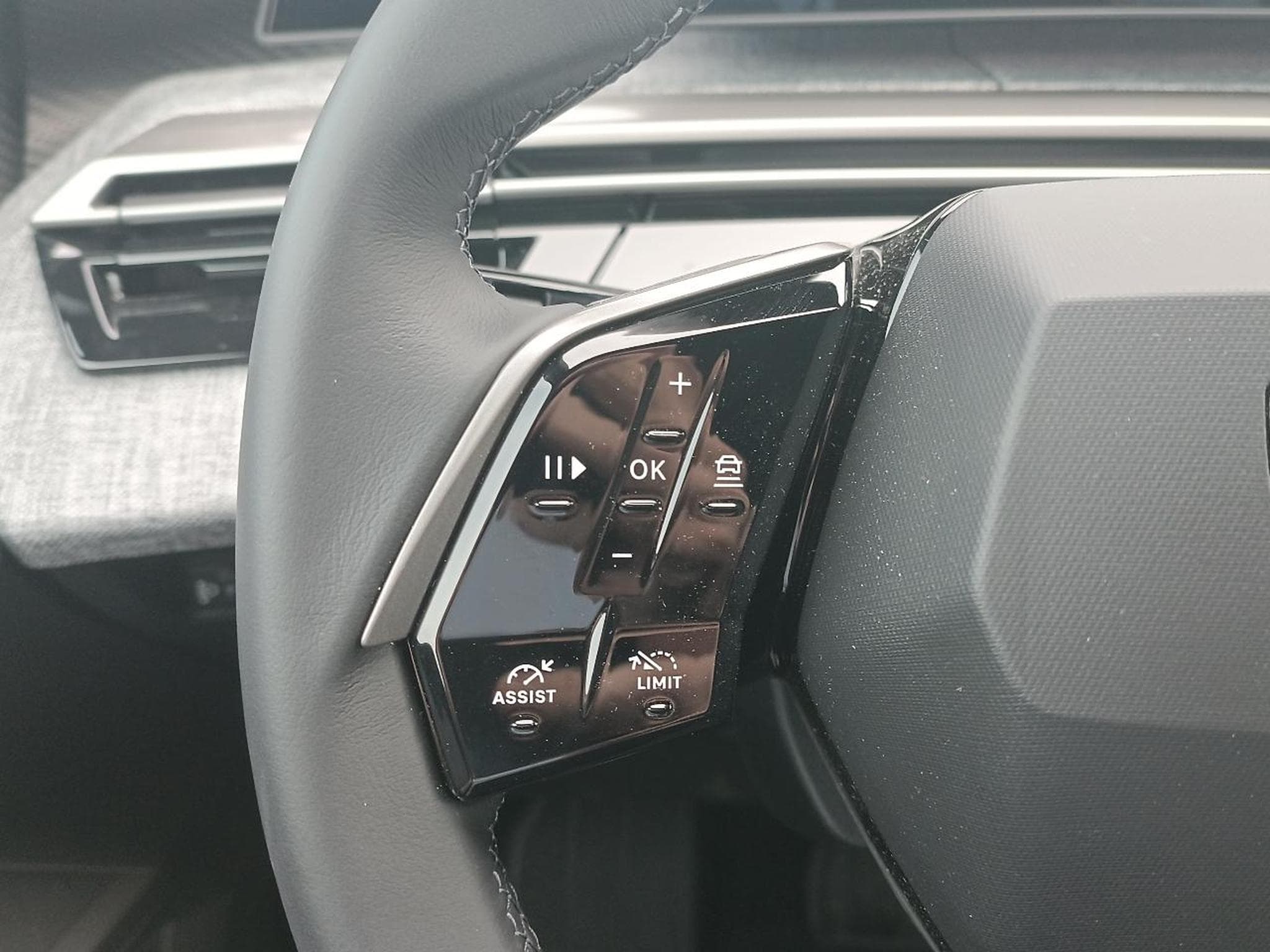 Peugeot 5008 HYBRID 145 ALLURE E-DCS6 (2025) - Photo 14