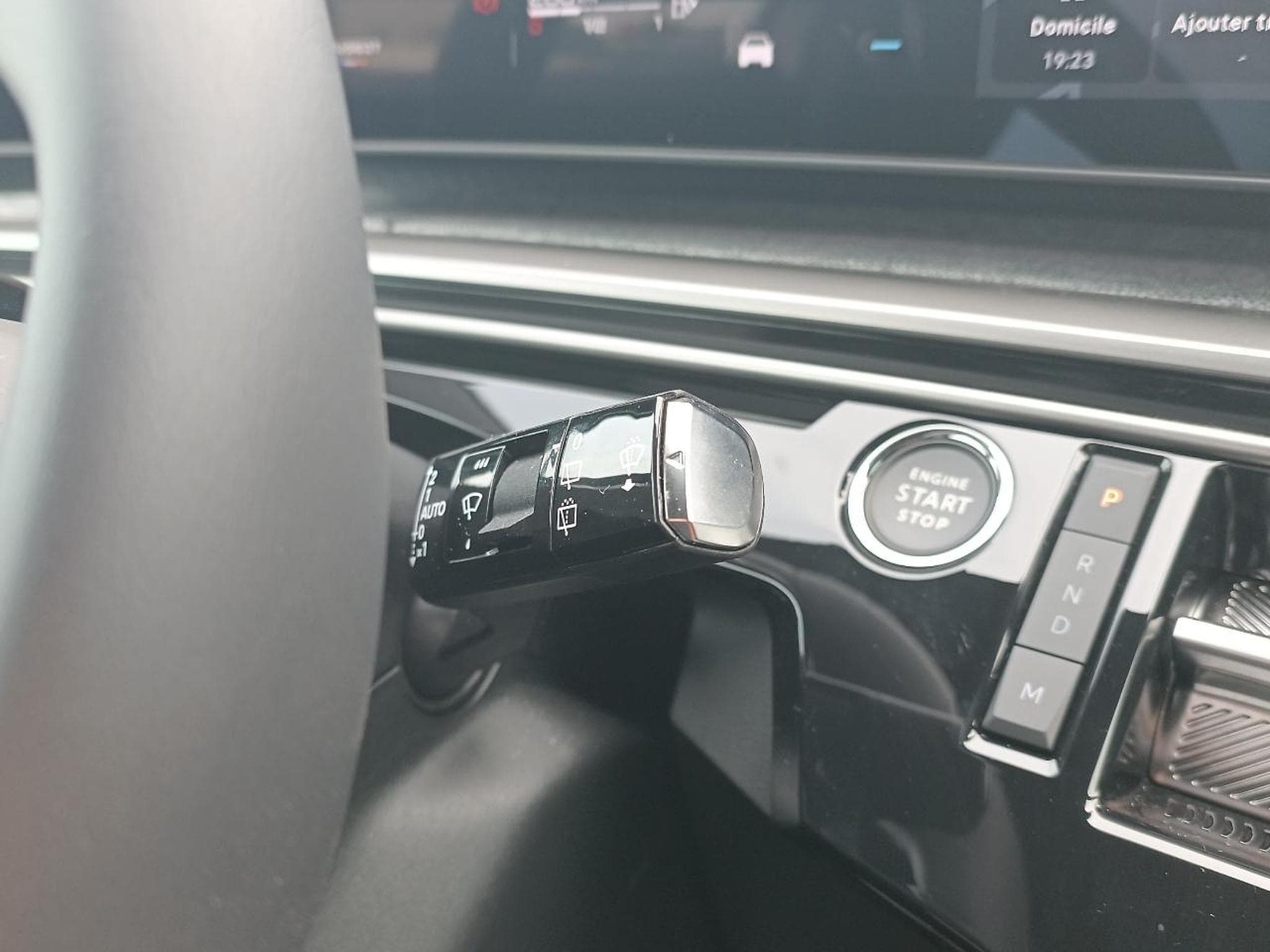 Peugeot 5008 HYBRID 145 ALLURE E-DCS6 (2025) - Photo 16