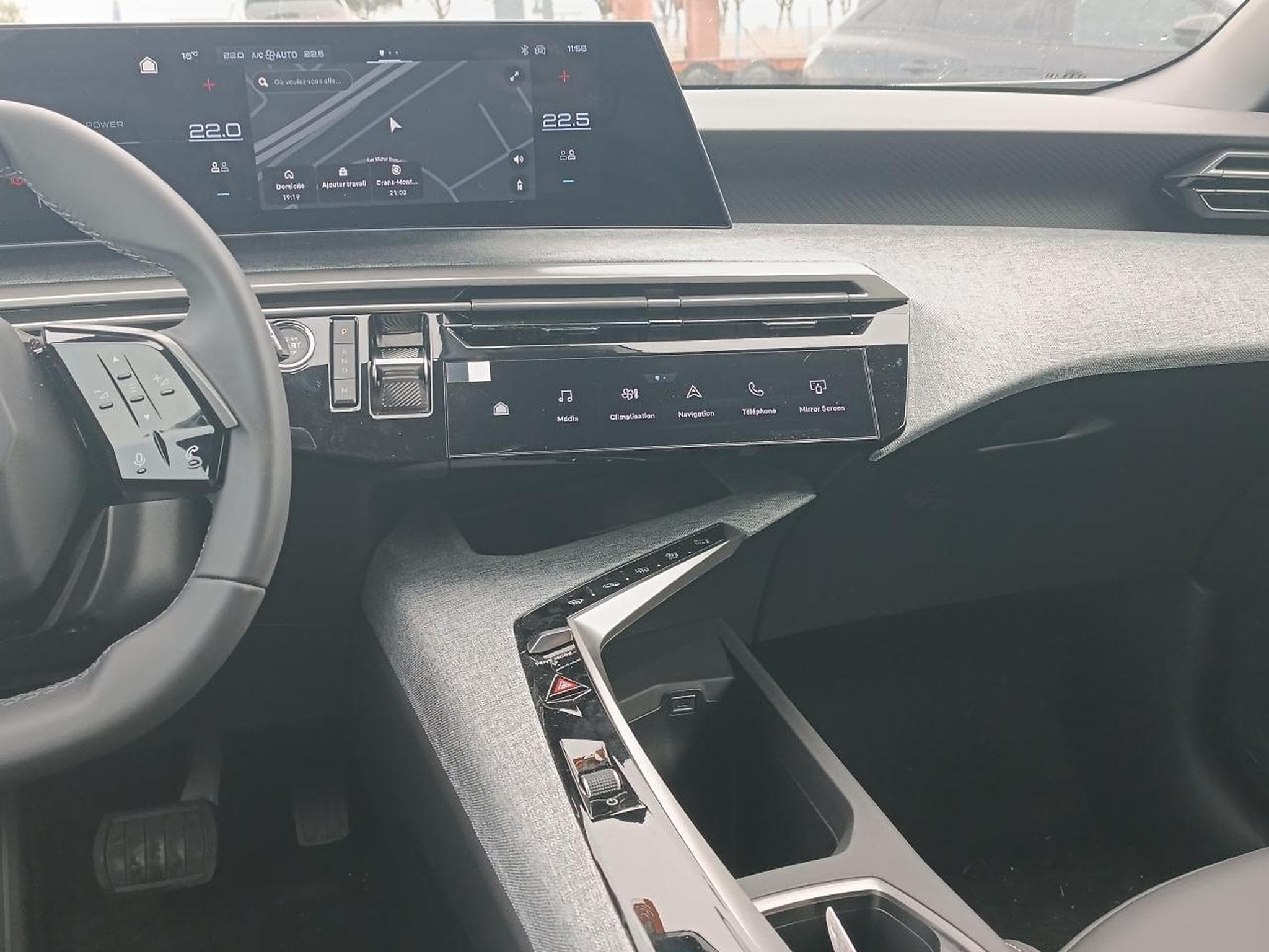 Peugeot 5008 HYBRID 145 ALLURE E-DCS6 (2025) - Photo 17