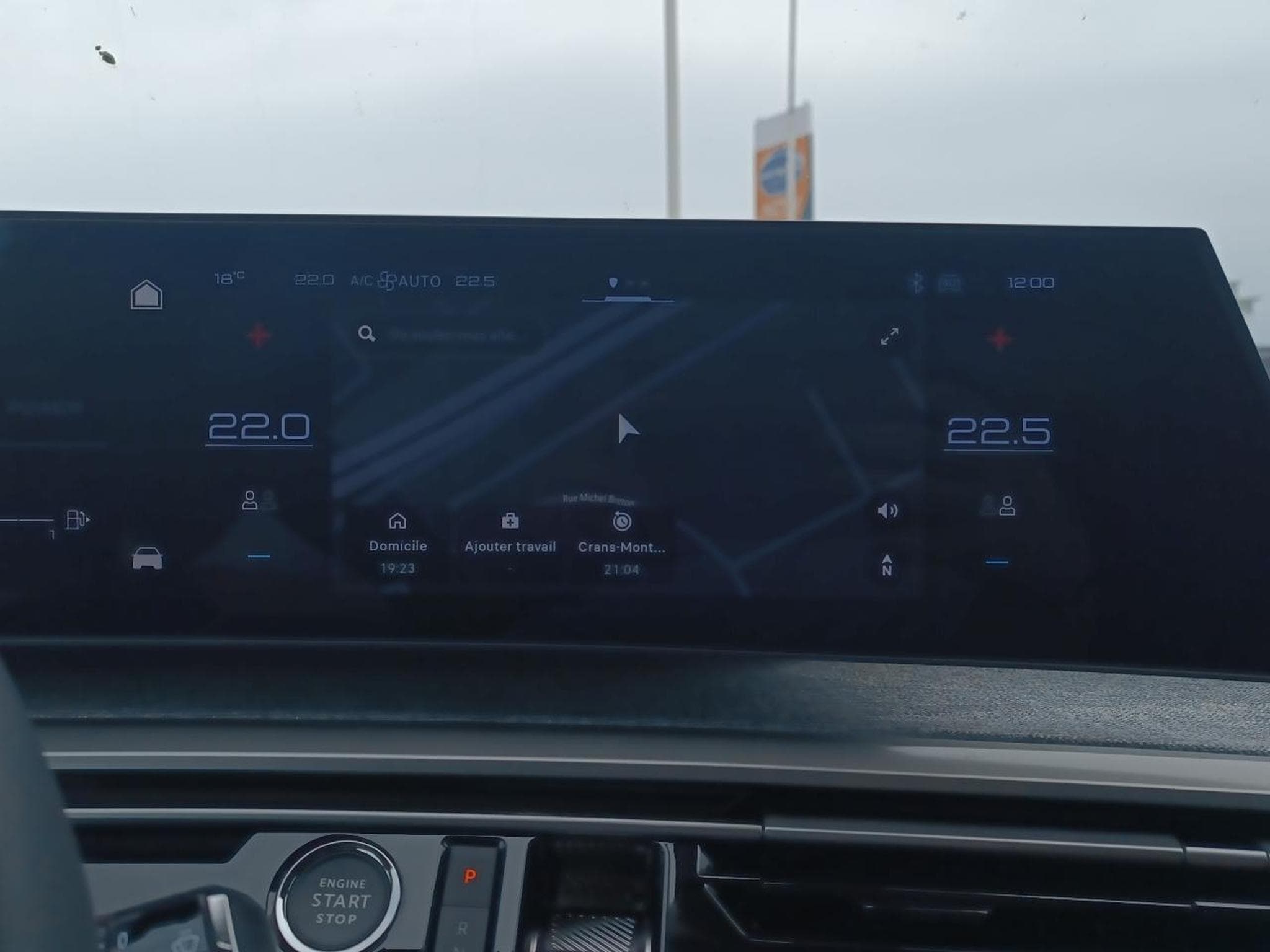 Peugeot 5008 HYBRID 145 ALLURE E-DCS6 (2025) - Photo 18