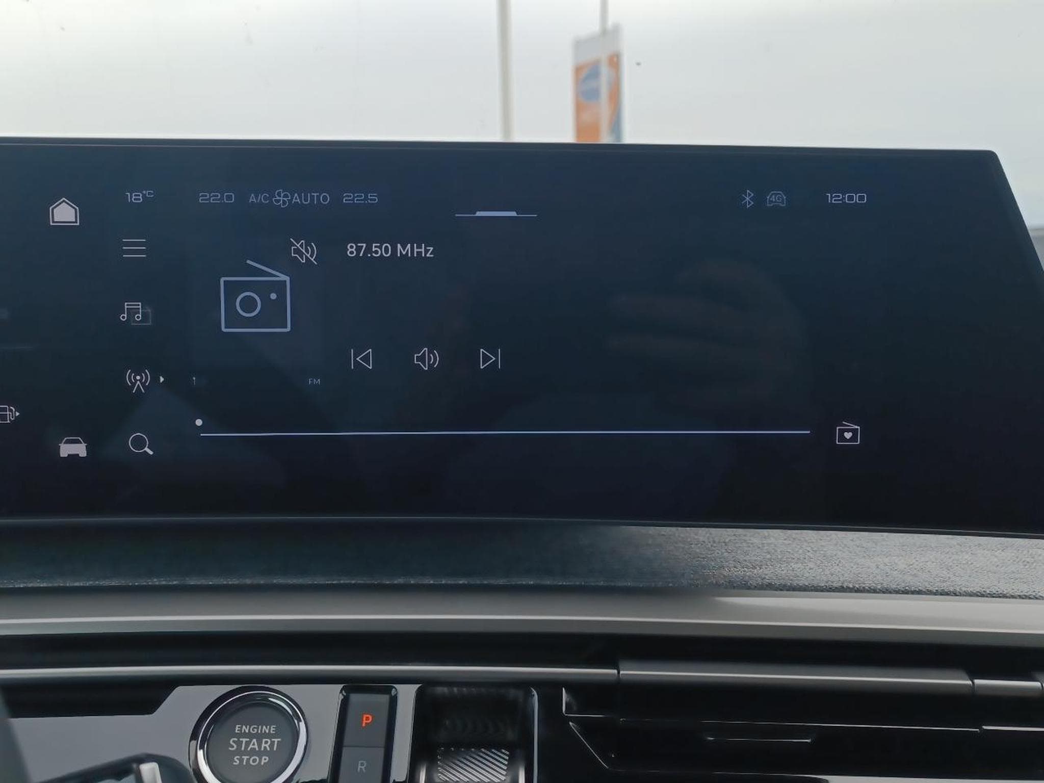 Peugeot 5008 HYBRID 145 ALLURE E-DCS6 (2025) - Photo 19