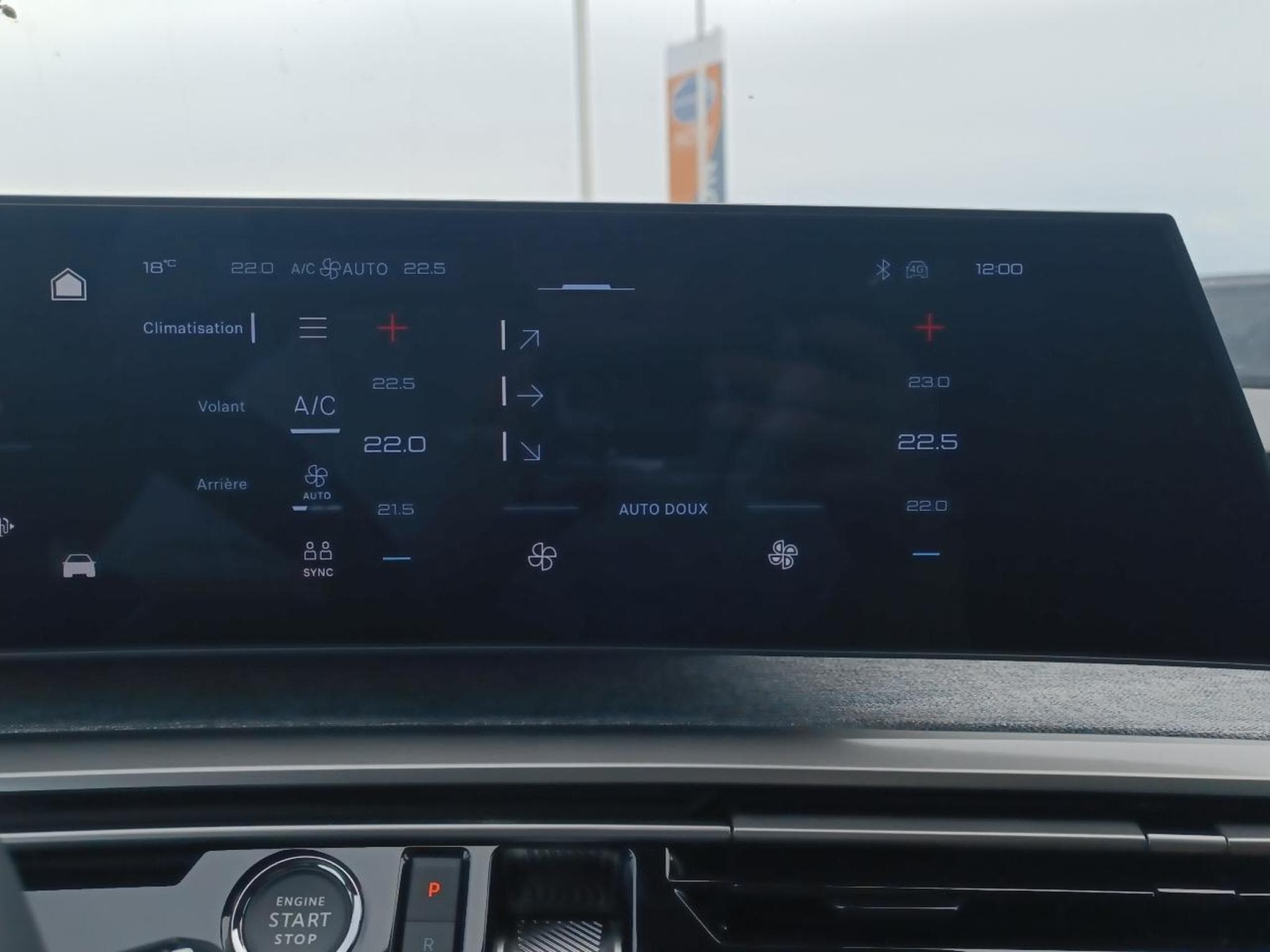 Peugeot 5008 HYBRID 145 ALLURE E-DCS6 (2025) - Photo 20