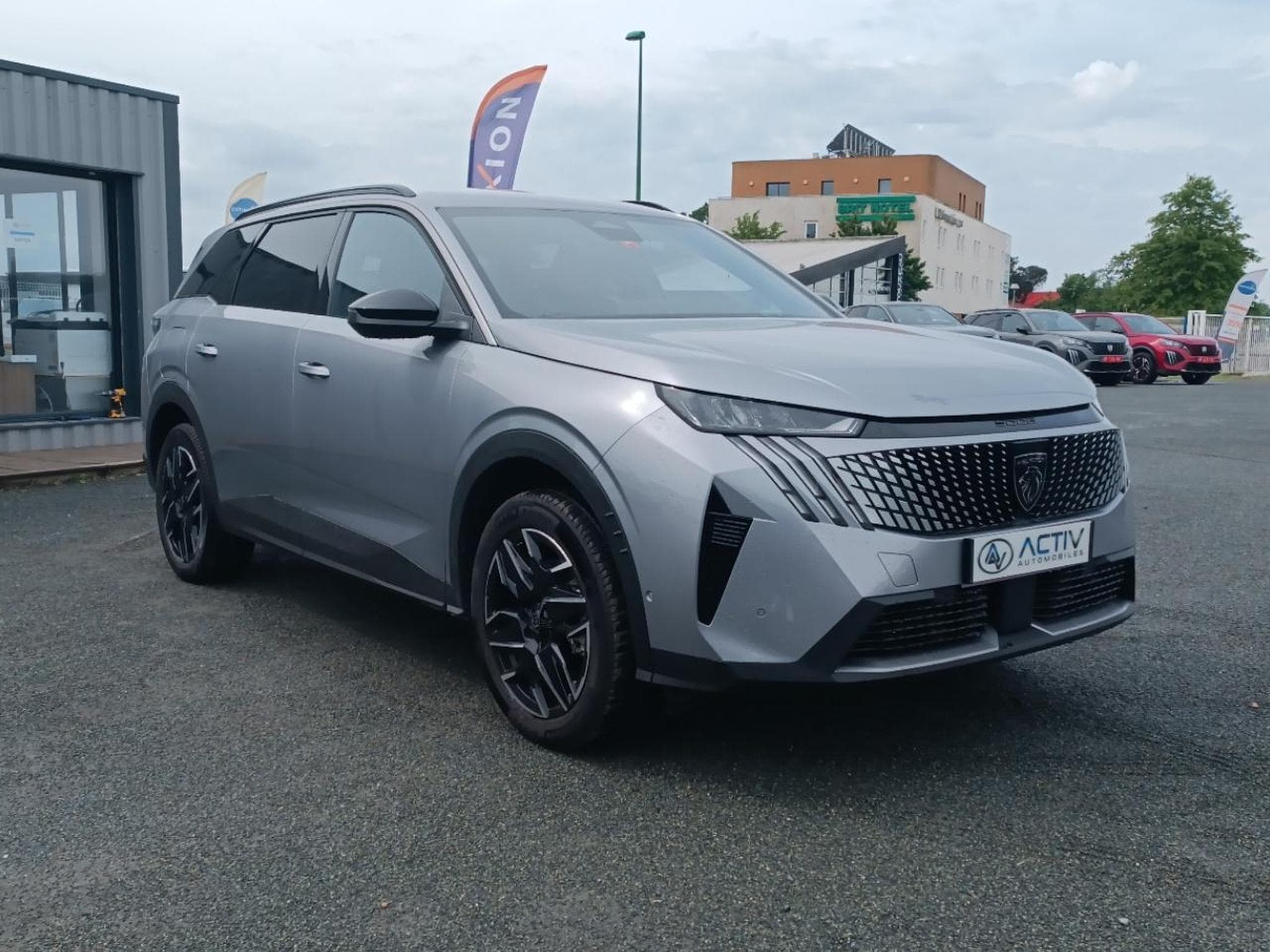 Peugeot 5008 HYBRID 145 ALLURE E-DCS6 (2025) - Photo 3