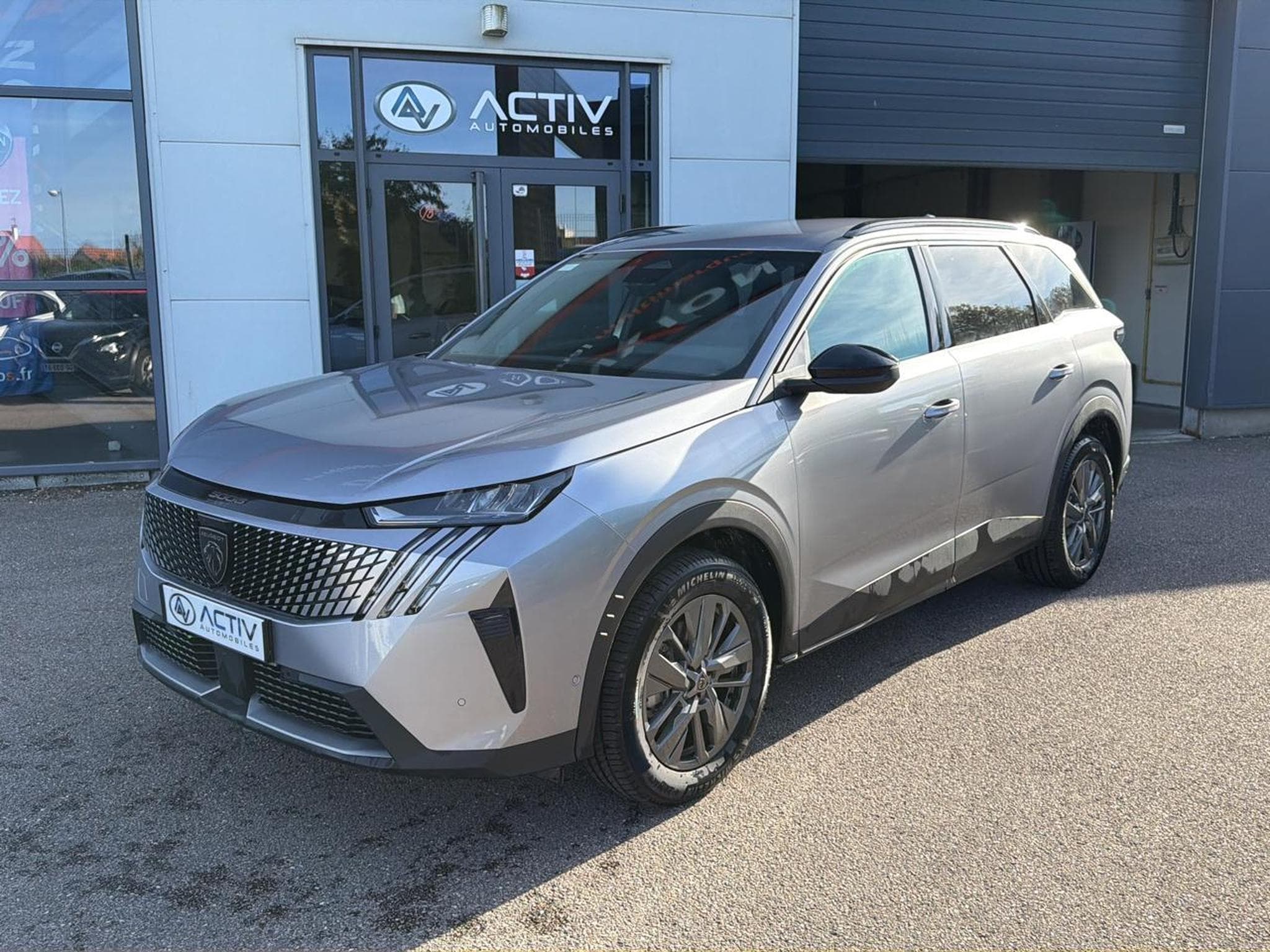 Peugeot 5008 HYBRID 145 ALLURE E-DCS6 (2025) - Photo 1