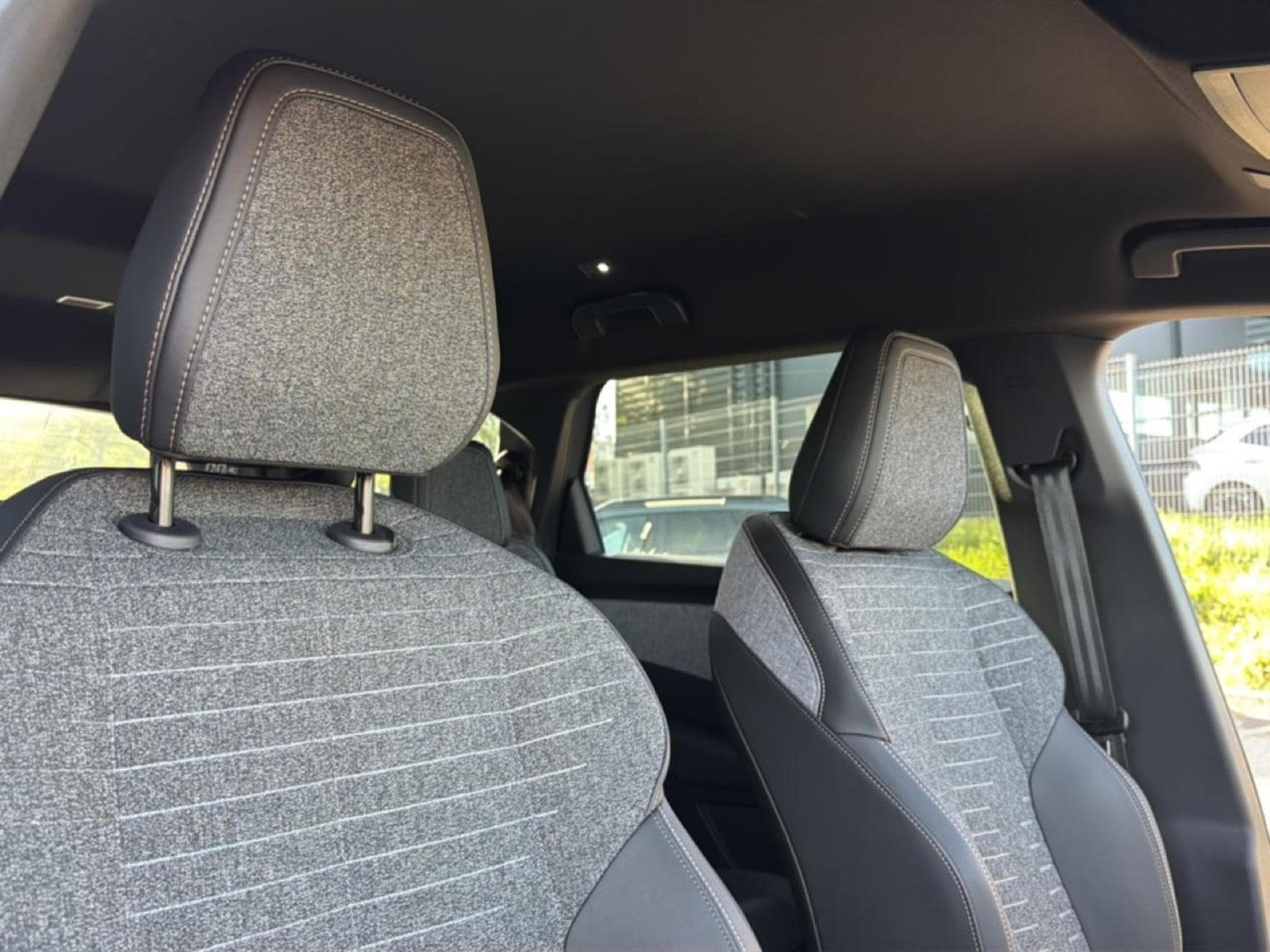 Peugeot 5008 HYBRID 145 ALLURE E-DCS6 (2025) - Photo 12