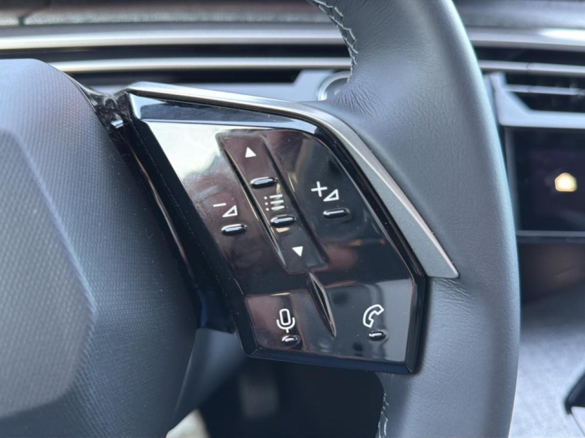 Peugeot 5008 HYBRID 145 ALLURE E-DCS6 (2025) - Photo 16
