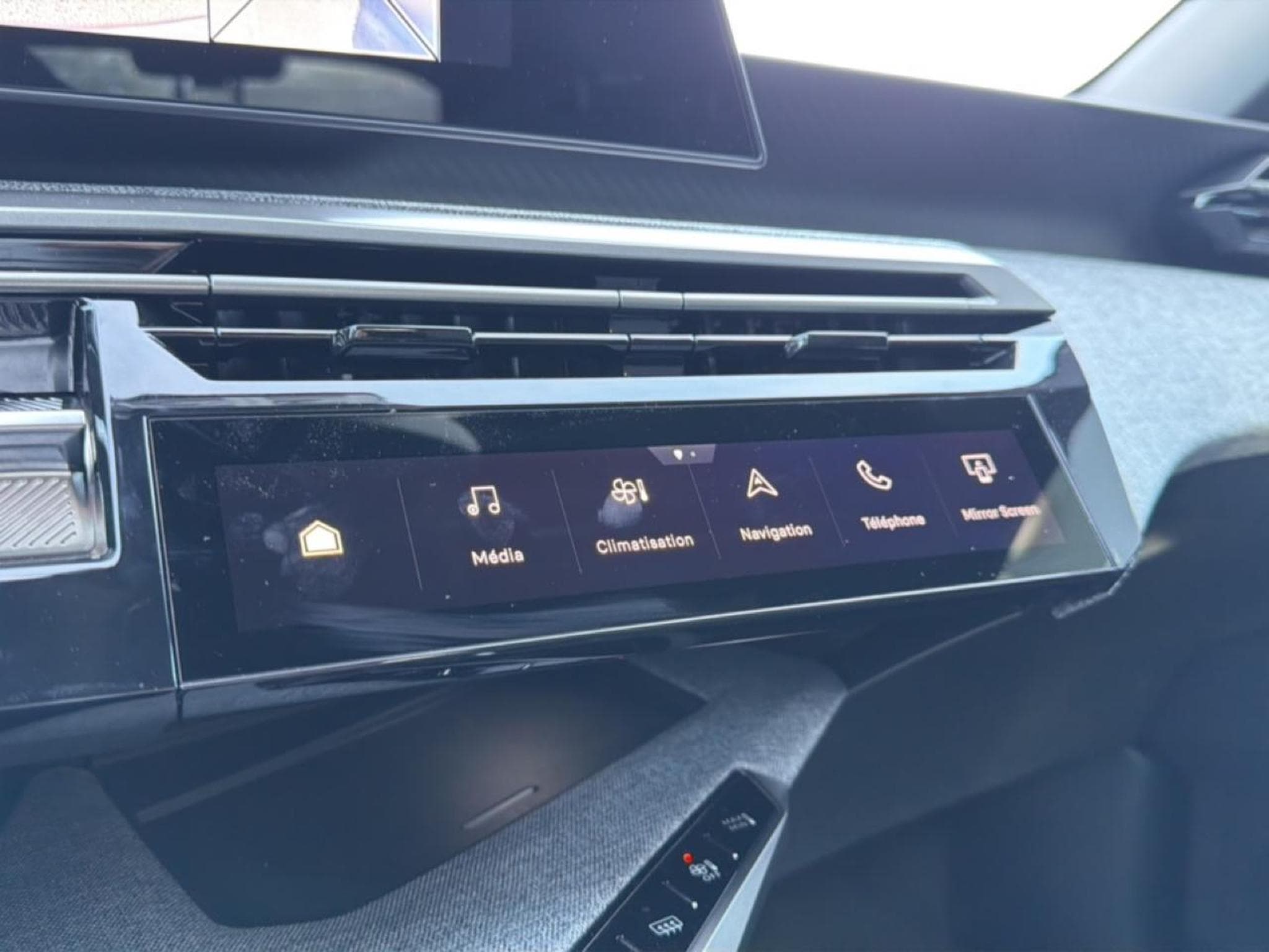 Peugeot 5008 HYBRID 145 ALLURE E-DCS6 (2025) - Photo 17