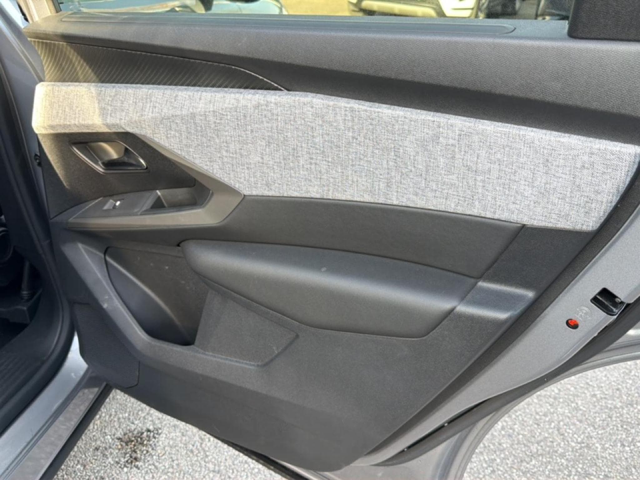 Peugeot 5008 HYBRID 145 ALLURE E-DCS6 (2025) - Photo 18