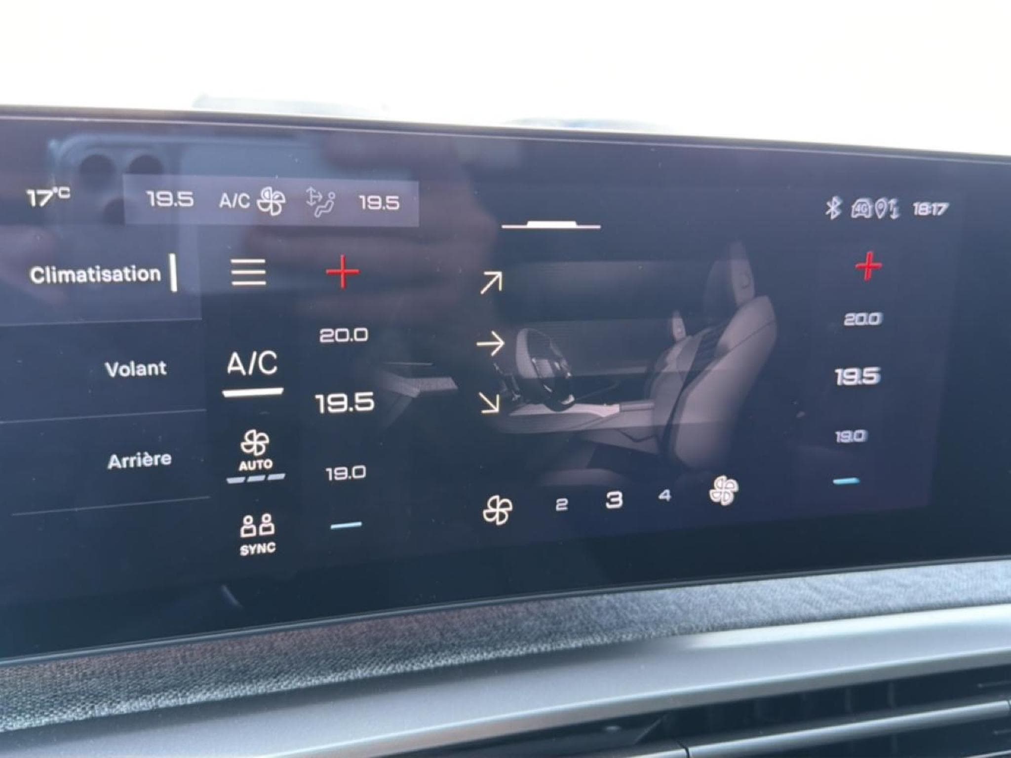 Peugeot 5008 HYBRID 145 ALLURE E-DCS6 (2025) - Photo 19