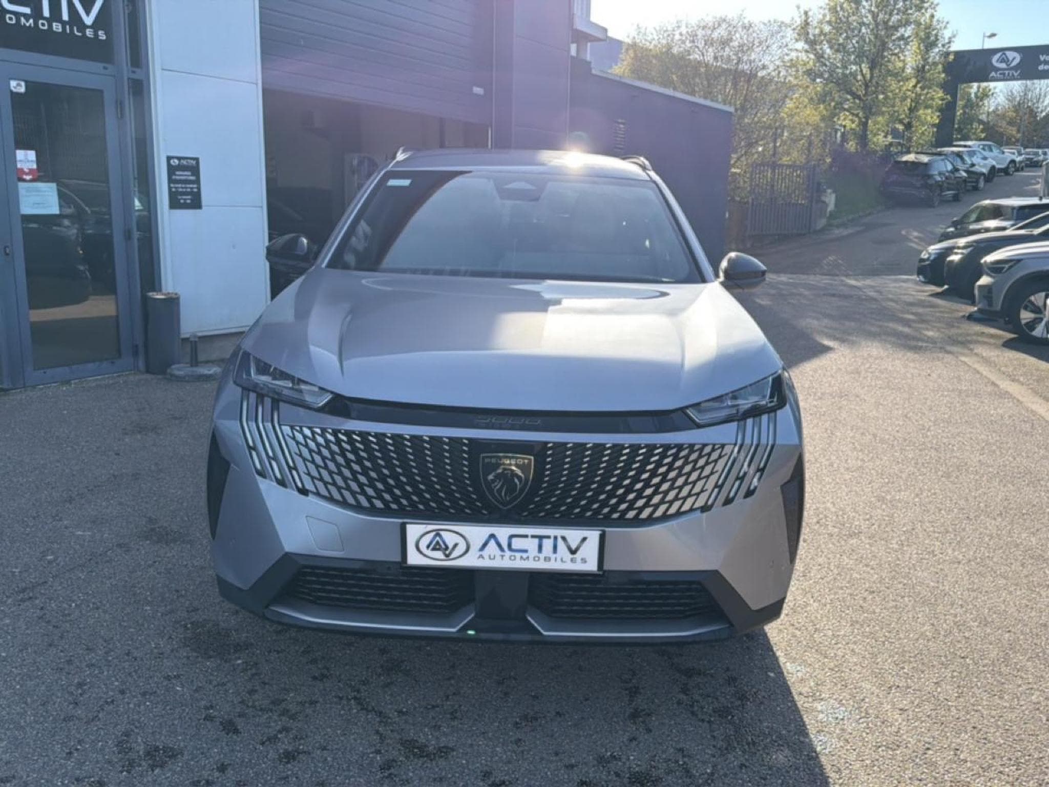 Peugeot 5008 HYBRID 145 ALLURE E-DCS6 (2025) - Photo 2