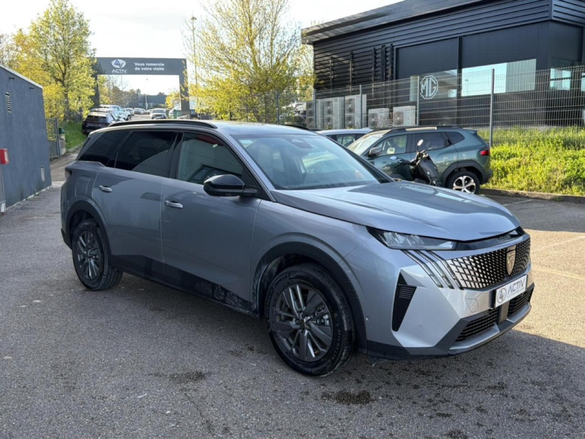 Peugeot 5008 HYBRID 145 ALLURE E-DCS6 (2025) - Photo 3