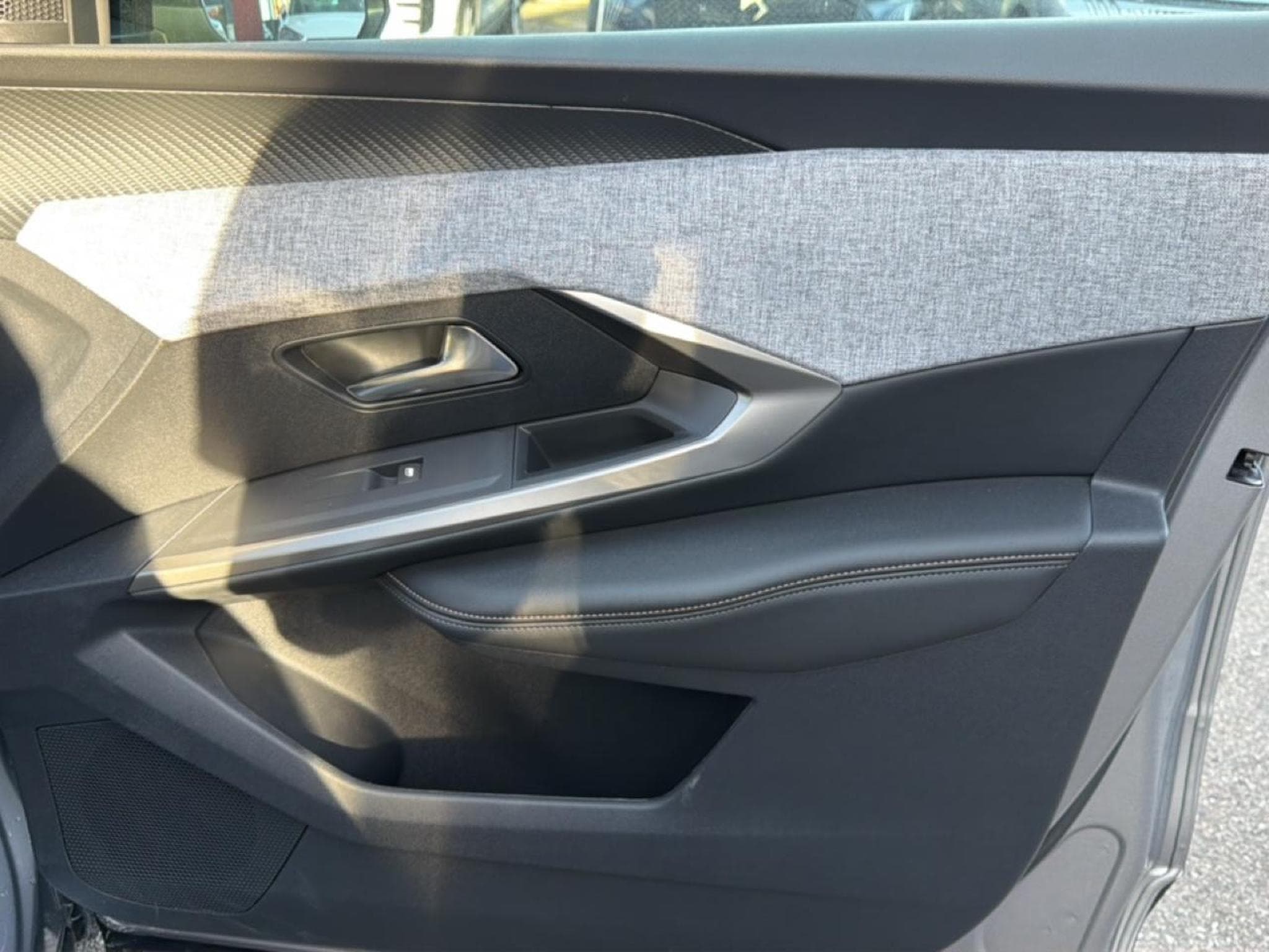 Peugeot 5008 HYBRID 145 ALLURE E-DCS6 (2025) - Photo 9