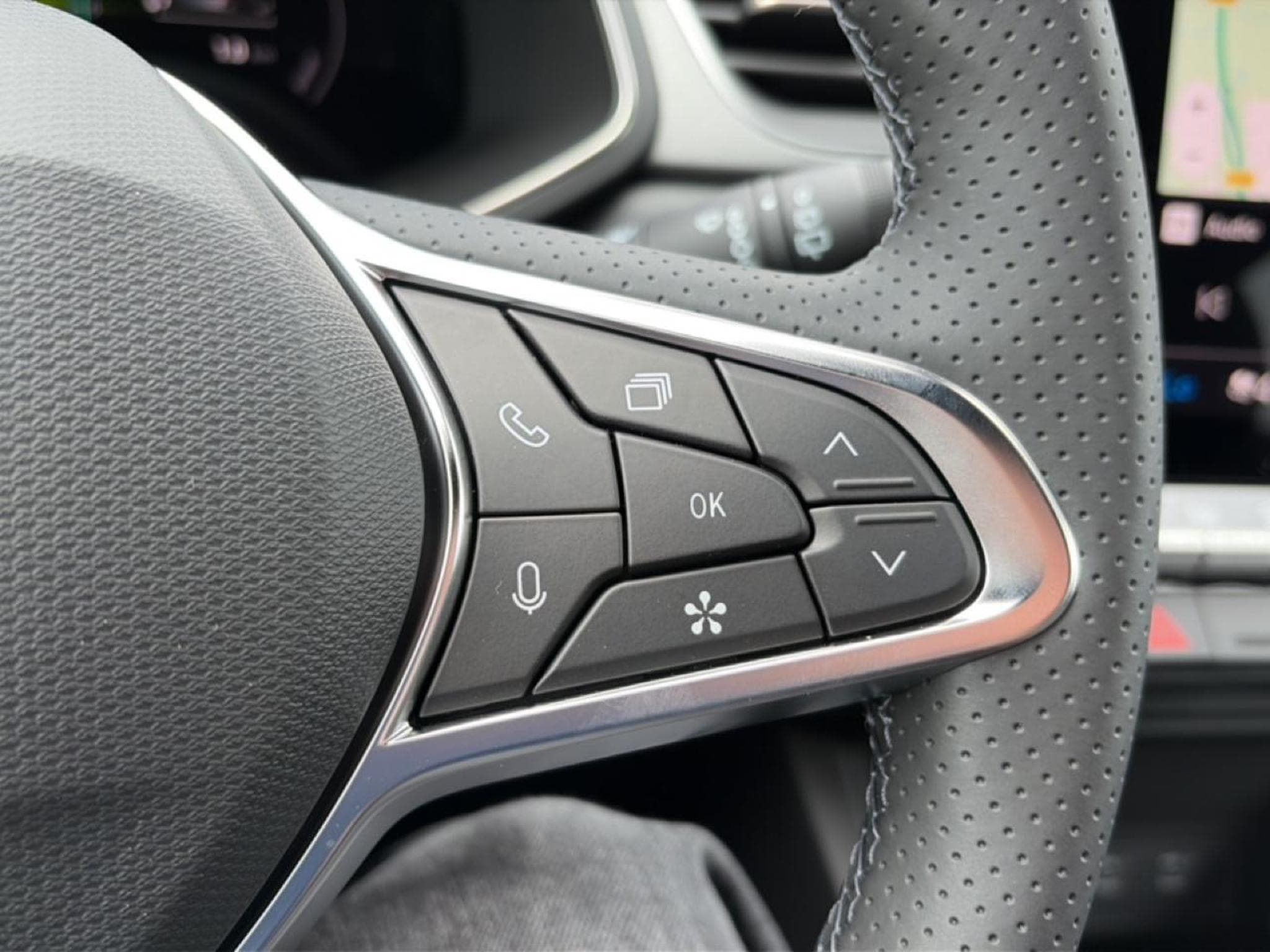 Renault CAPTUR II 1.8 E-TECH FULL HYBRID 160 TECHNO (2026) - Photo 16