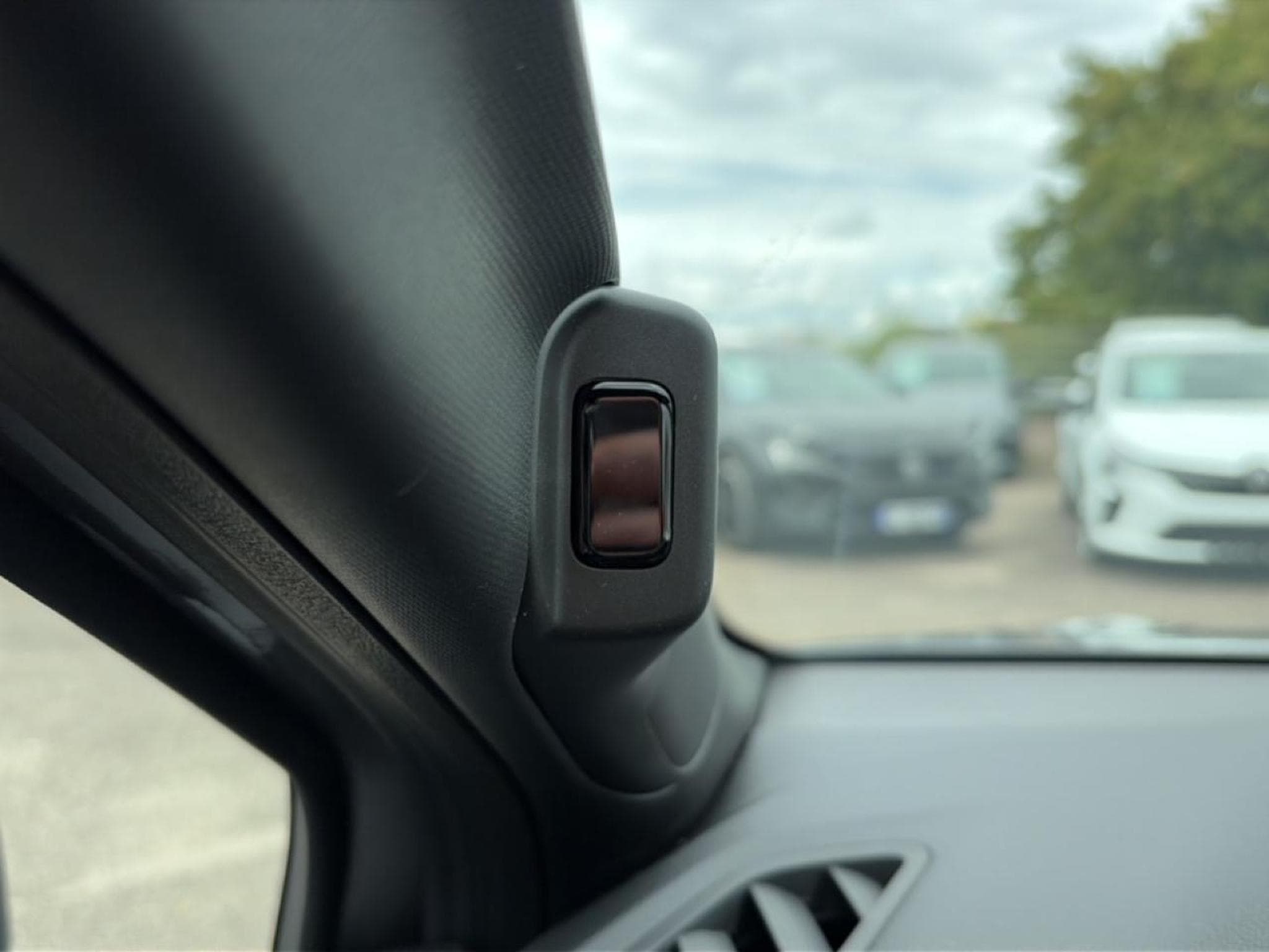 Renault CAPTUR II 1.8 E-TECH FULL HYBRID 160 TECHNO (2026) - Photo 17