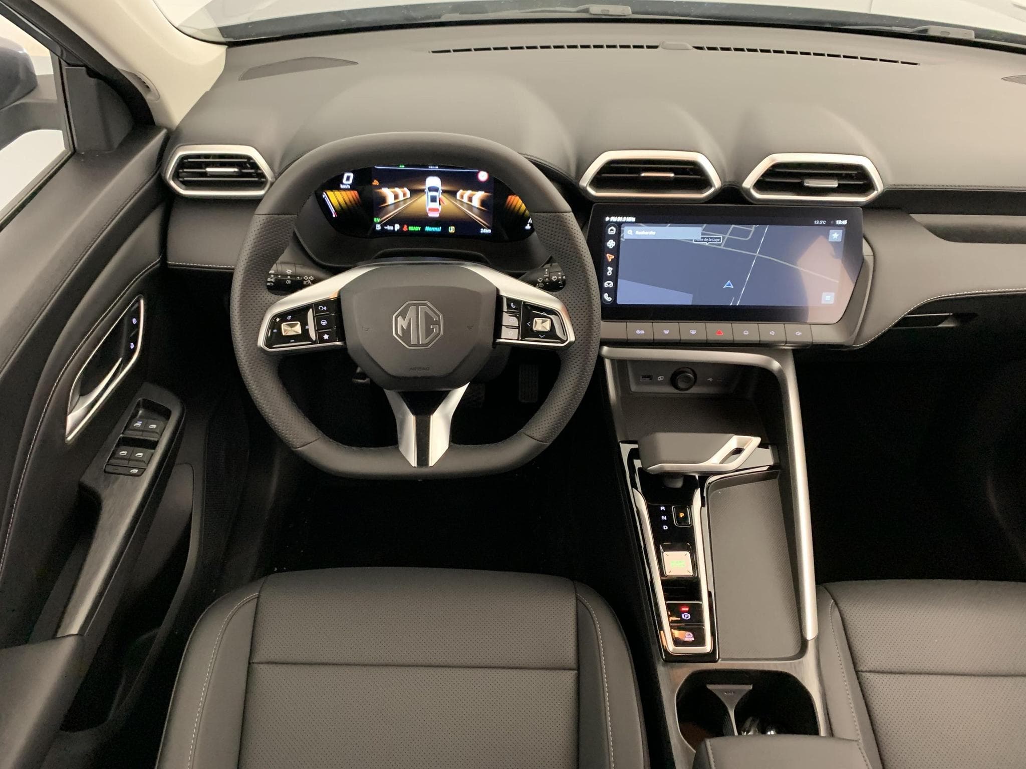 Mg ZS 1.5 L Hybrid+ 197 ch Luxury (2025) - Photo 13