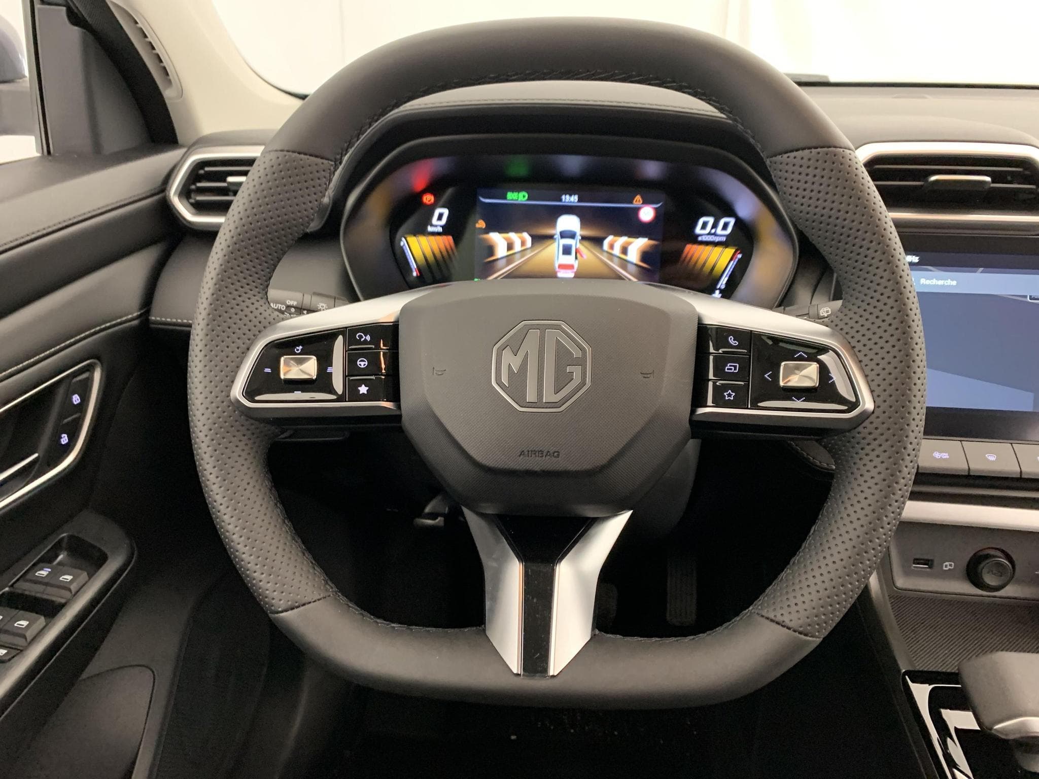 Mg ZS 1.5 L Hybrid+ 197 ch Luxury (2025) - Photo 14
