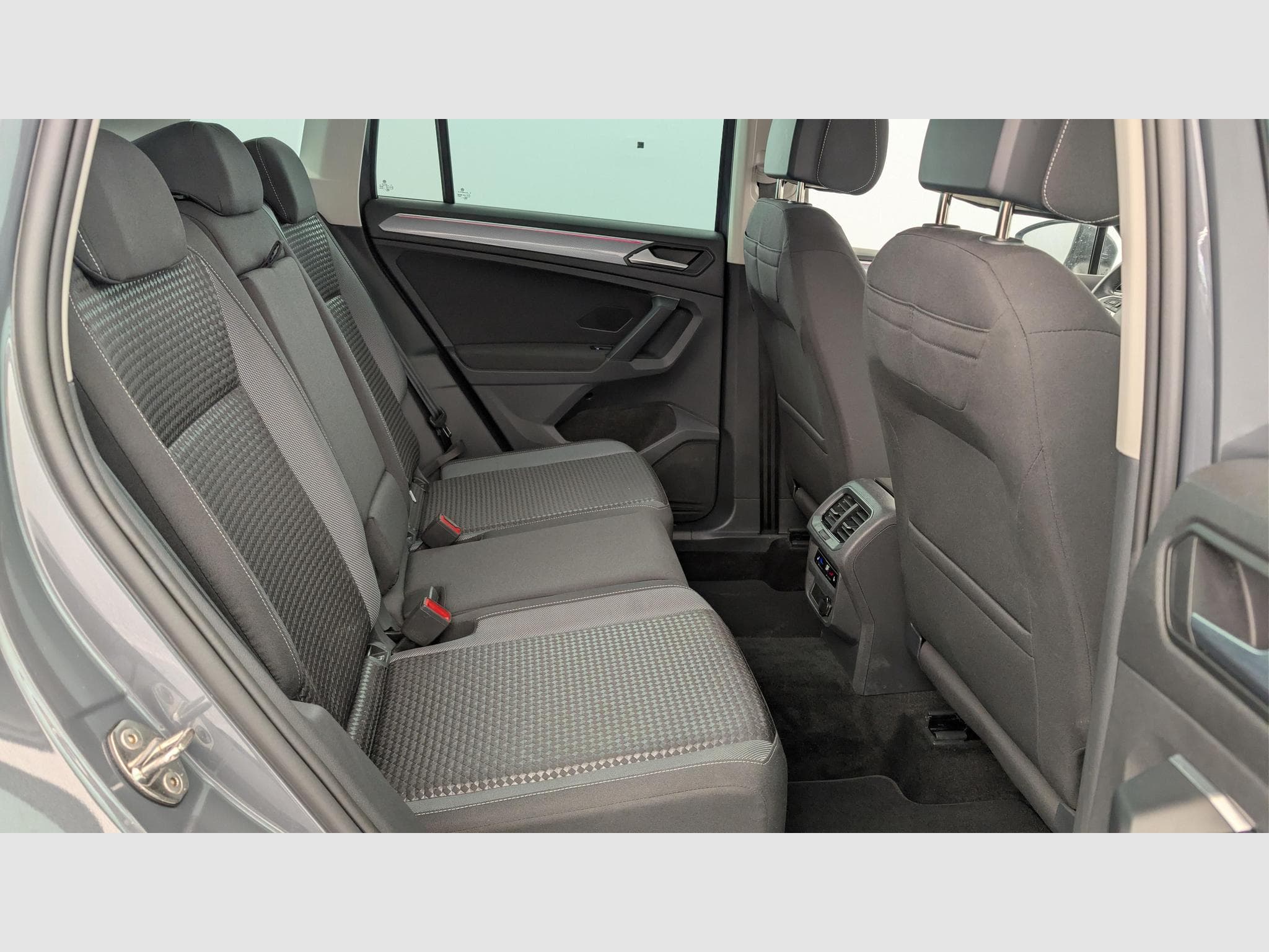 VW Tiguan 2.0 TDI 122CH BVM6 ACTIVE (2022) - Photo 10