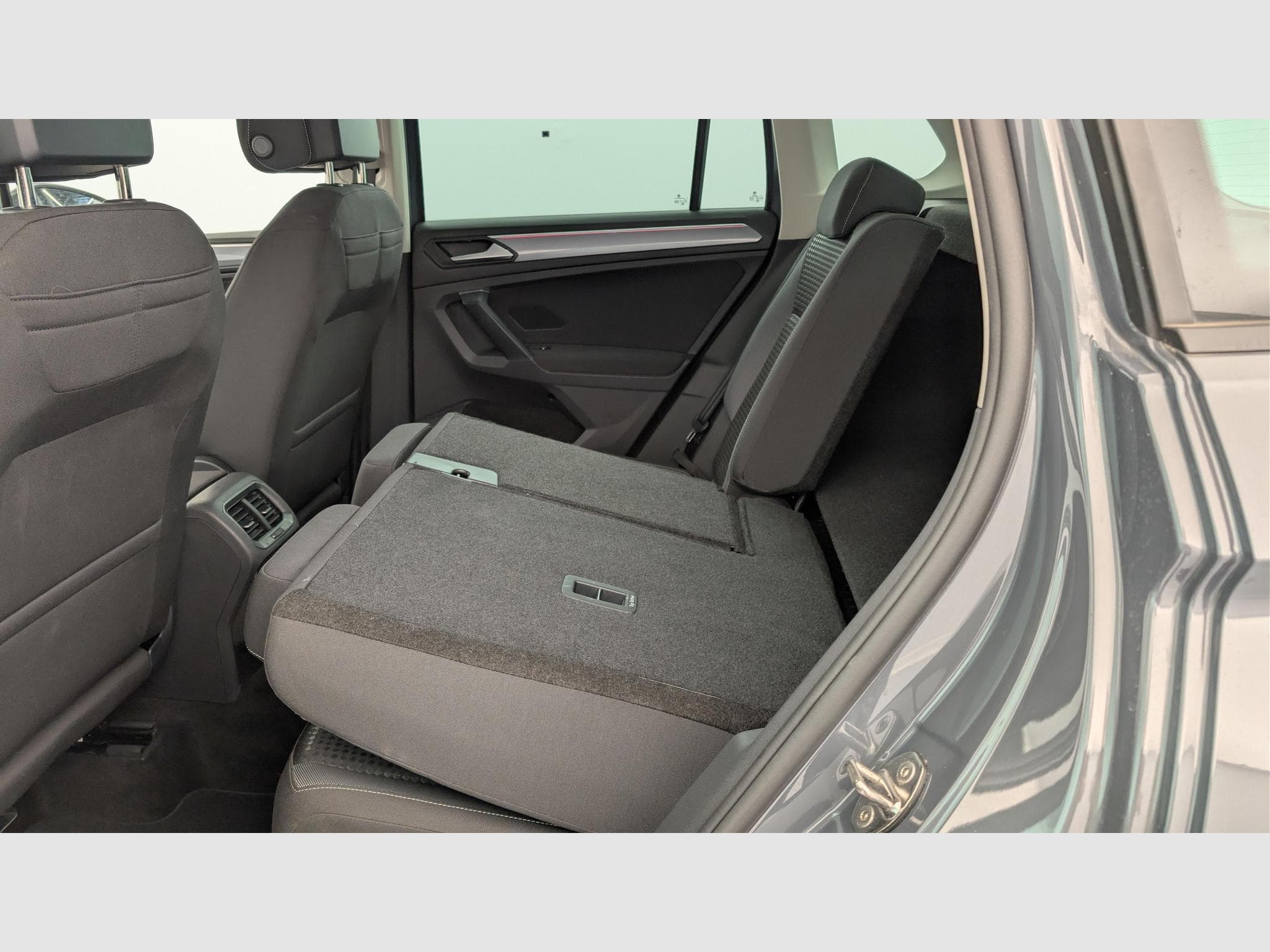 VW Tiguan 2.0 TDI 122CH BVM6 ACTIVE (2022) - Photo 12