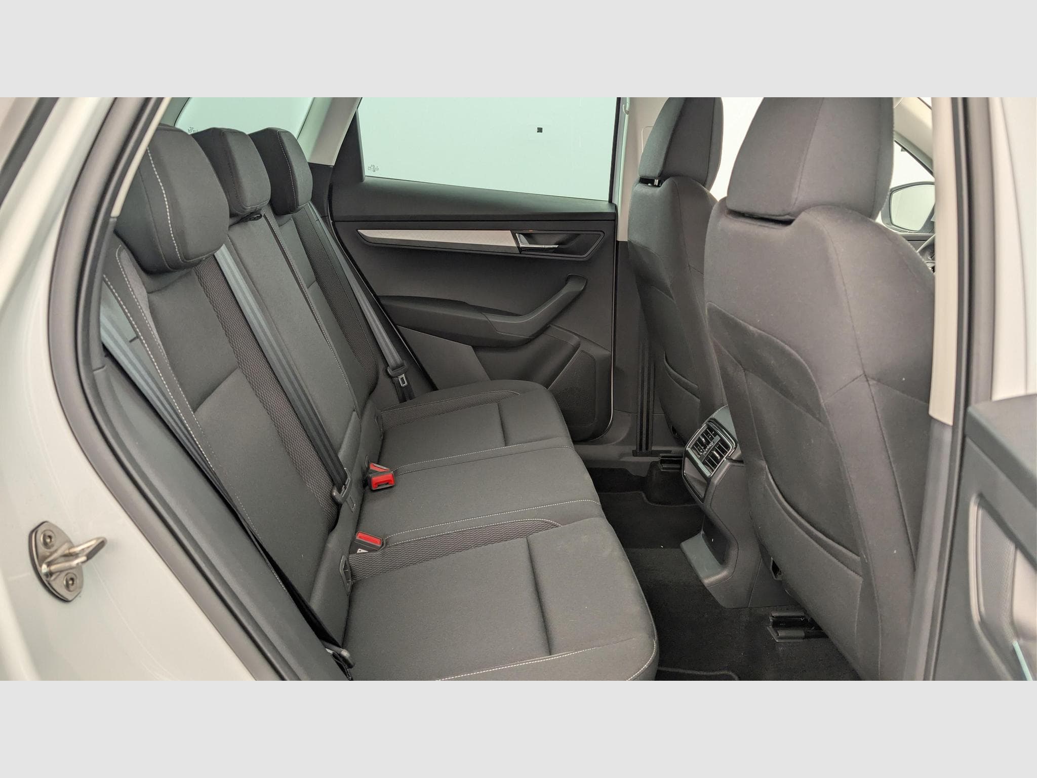 Skoda Karoq 2.0 TDI 116 ch SCR DSG7 Business (2024) - Foto 10