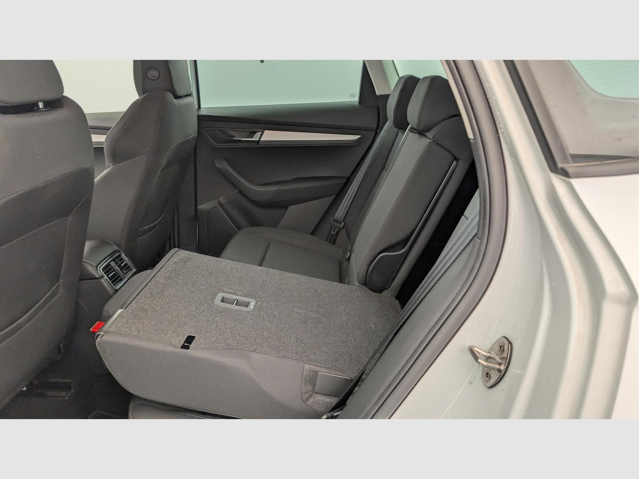 Skoda Karoq 2.0 TDI 116 ch SCR DSG7 Business (2024) - Foto 12