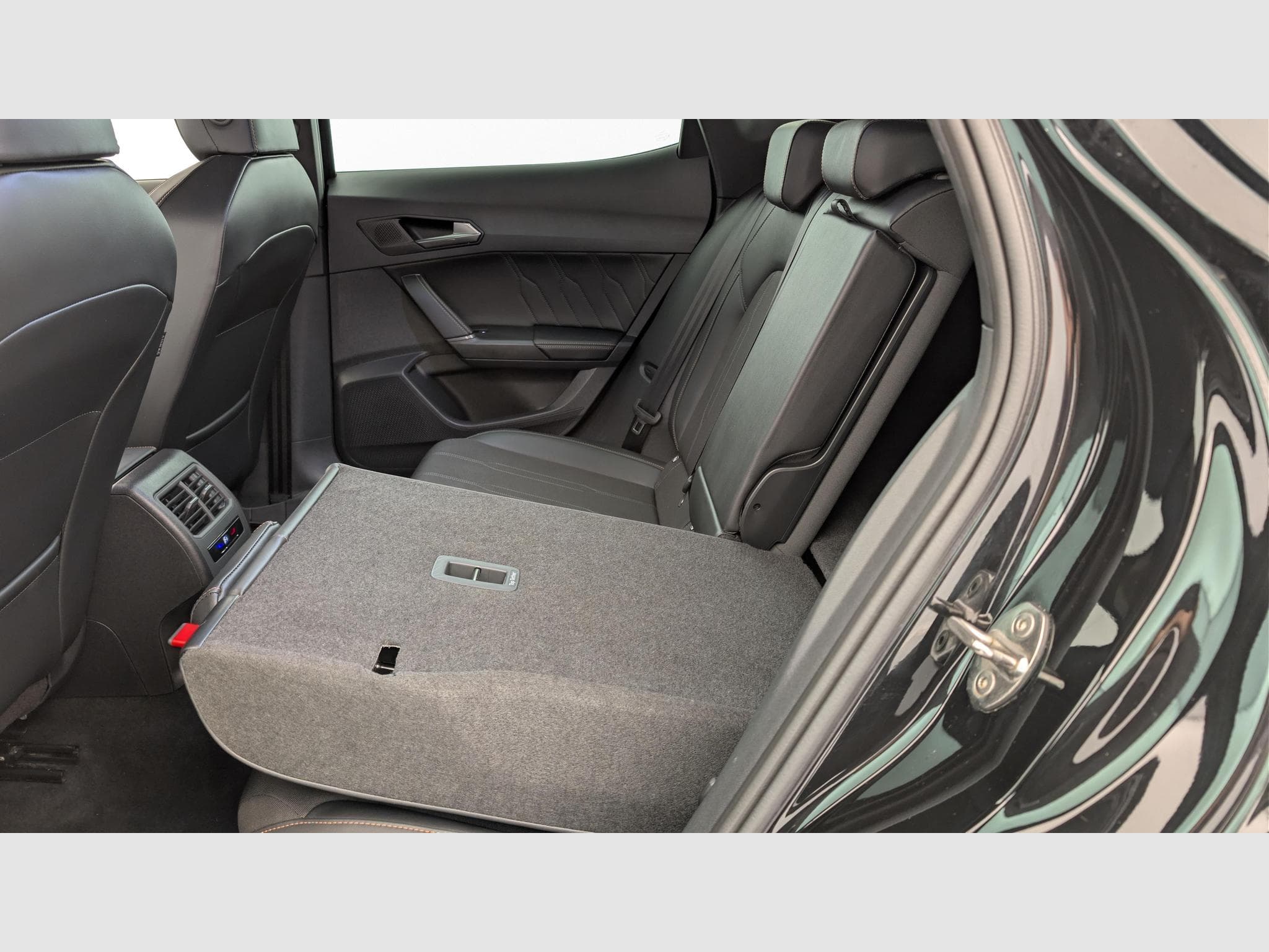 Cupra Formentor 1.5 TSI 150 CH BUSINESS EDITION (2024) - Foto 12