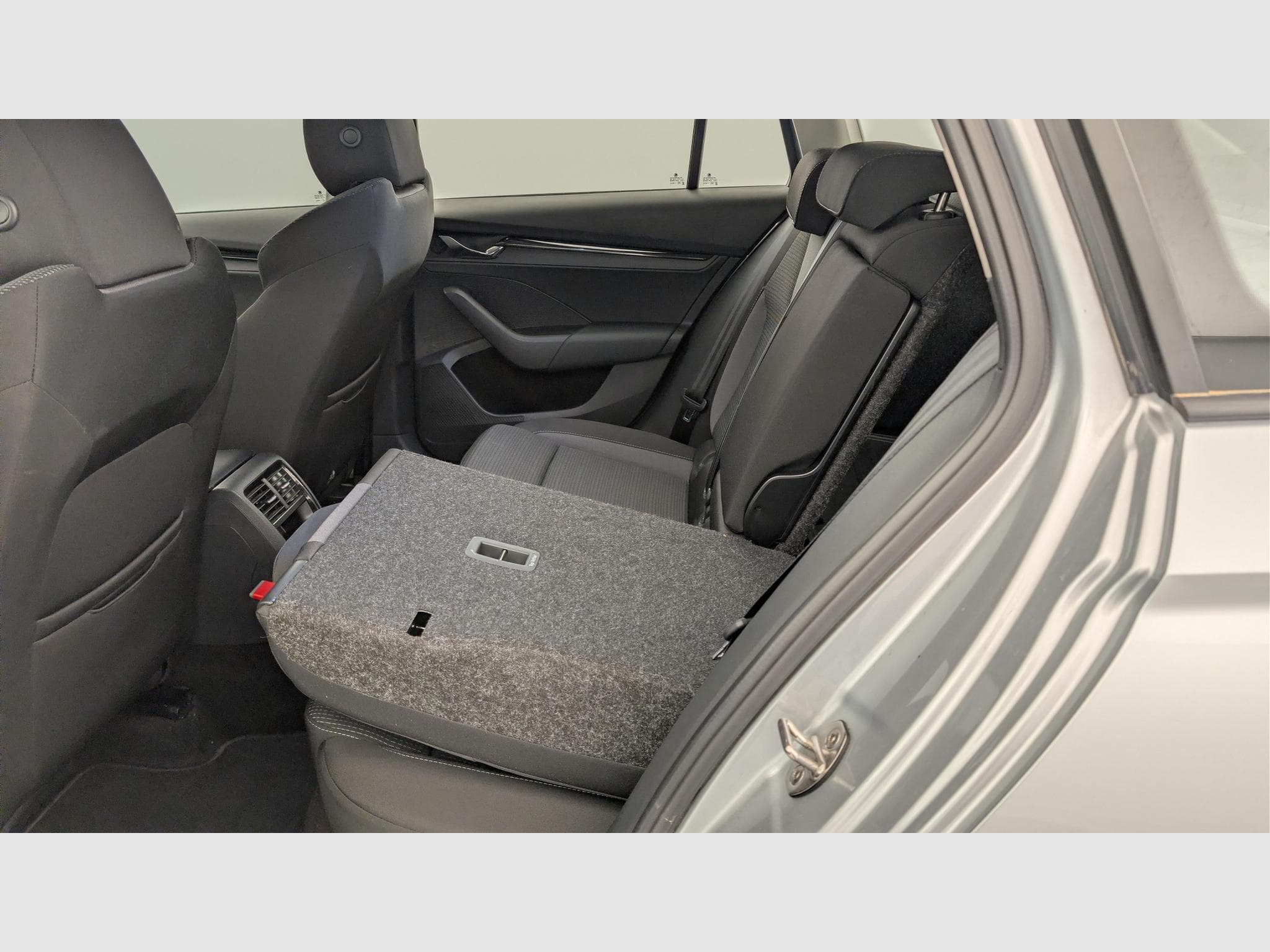 Skoda Octavia 2.0 TDI 150 ch DSG7 Ambition (2024) - Foto 12