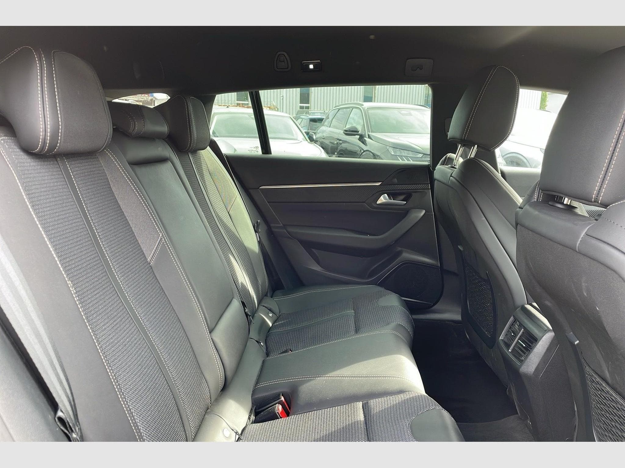 Peugeot 508 BlueHDi 130 ch S&S EAT8 Allure (2024) - Foto 10