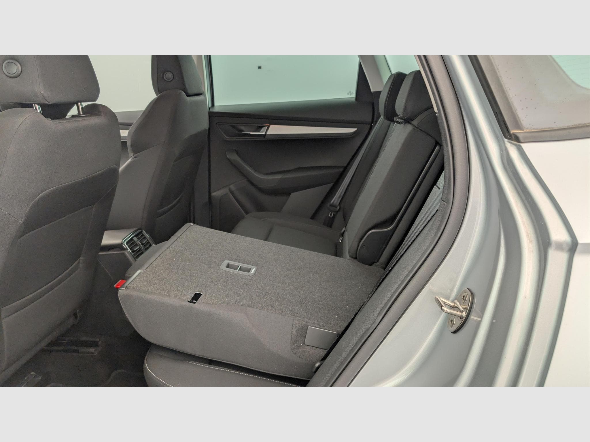 Skoda Karoq 2.0 TDI 116 ch SCR DSG7 Business (2023) - Foto 12