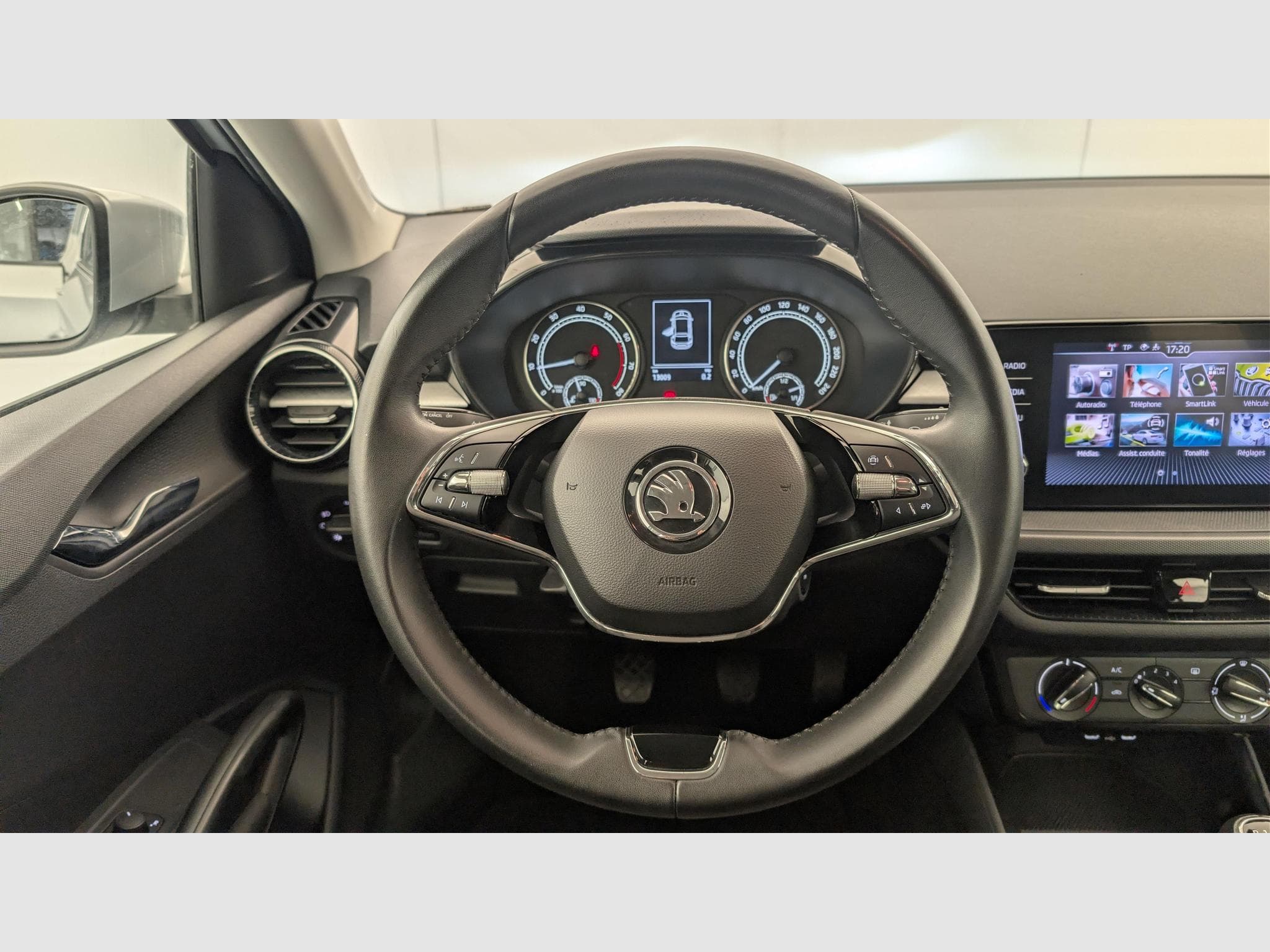 Skoda Fabia 1.0 TSI 95 CH BVM5 AMBITION (2023) - Photo 14